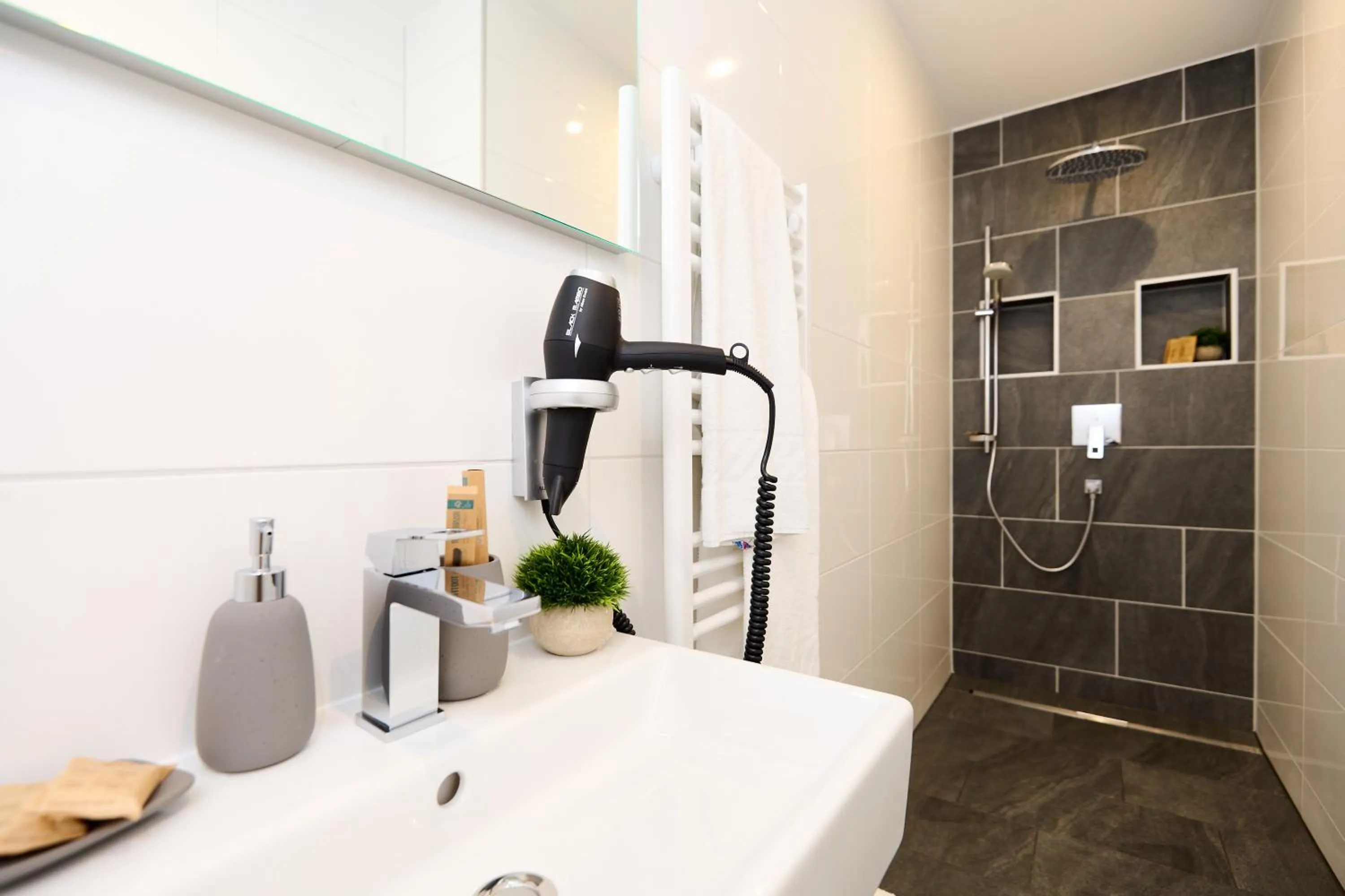 Shower in Pension - Ferienwohnungen Zollner