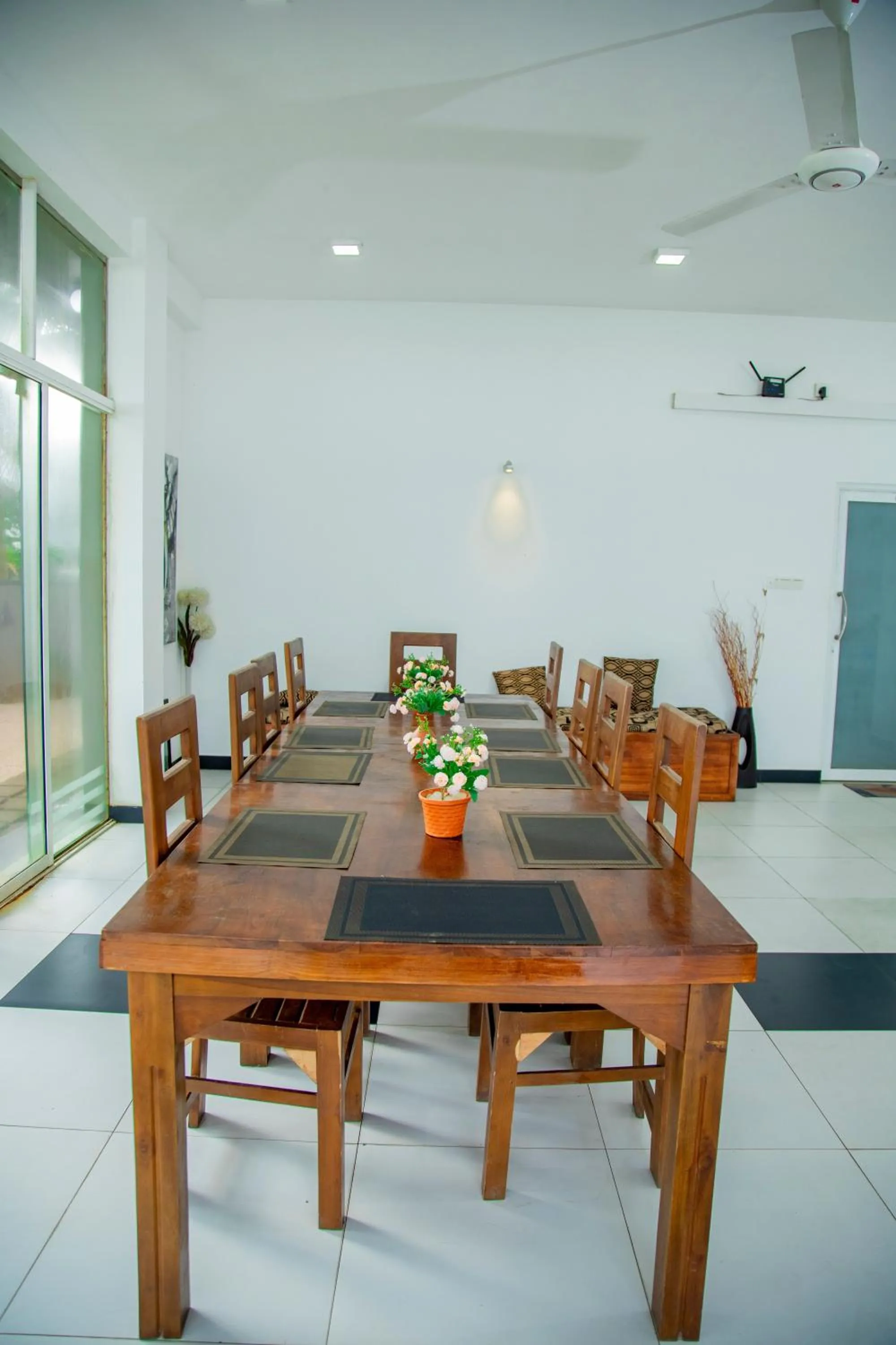 Dining area in Ocean Villa Den