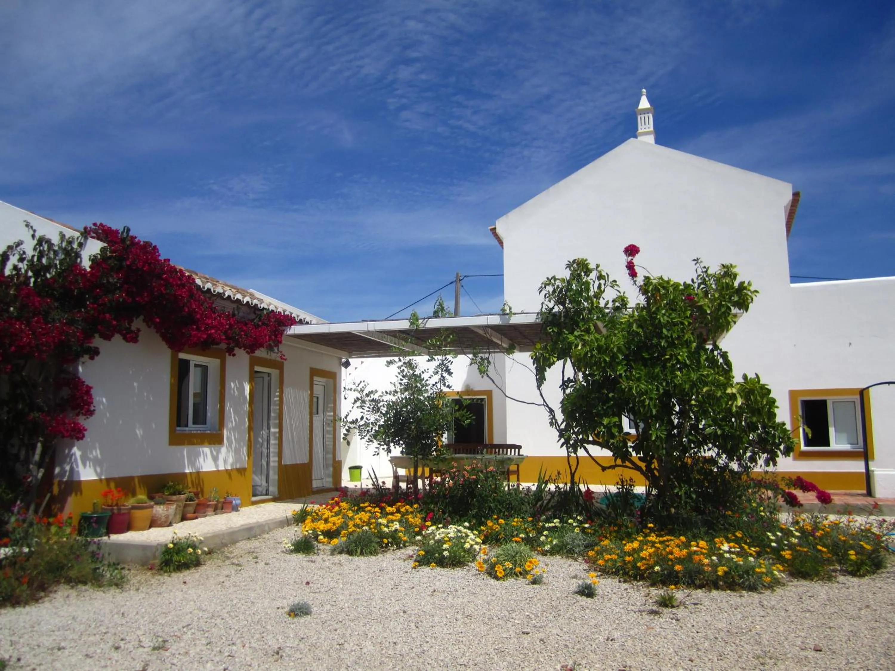 Facade/entrance in Casa da Osga