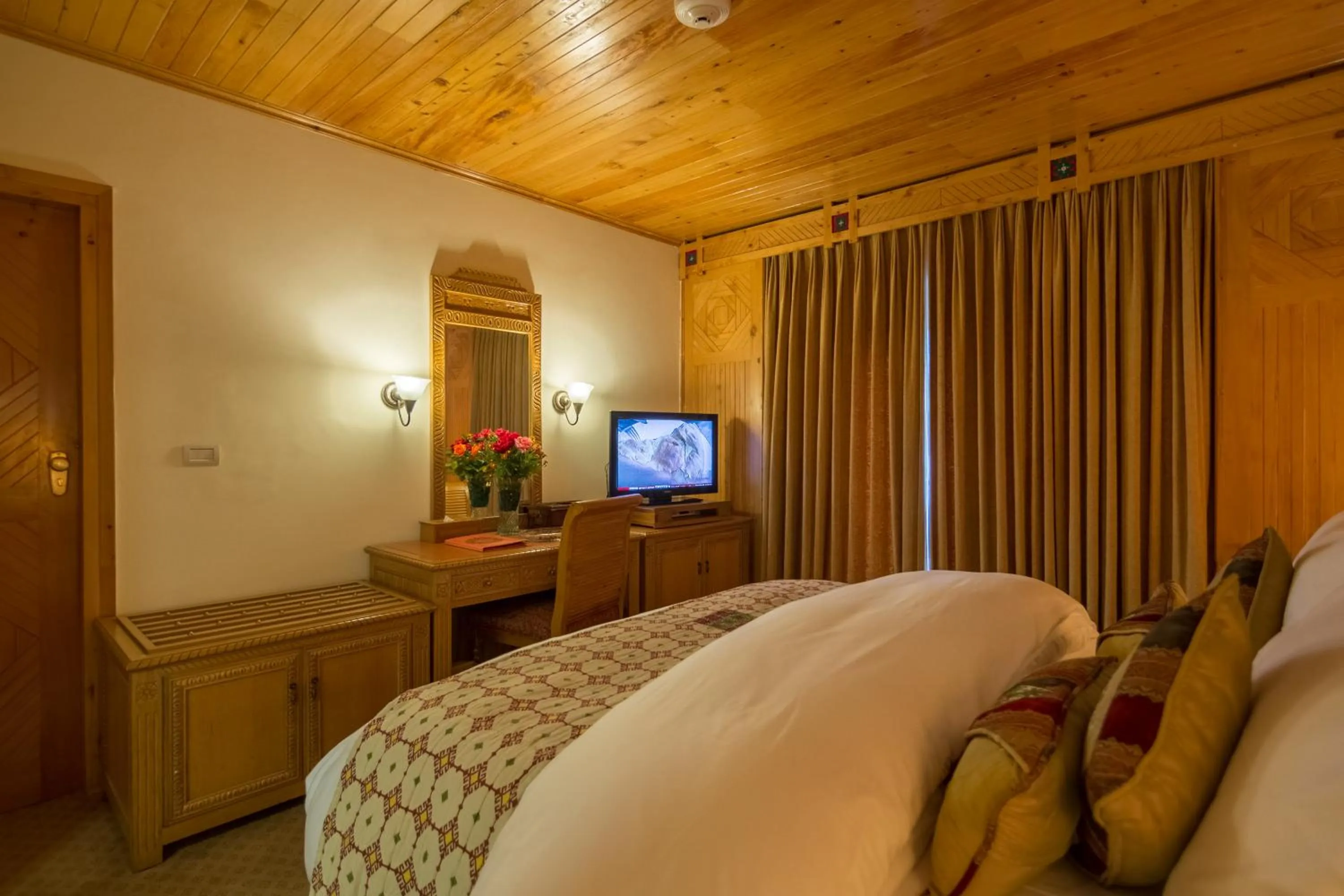 Bed in Gilgit Serena Hotel