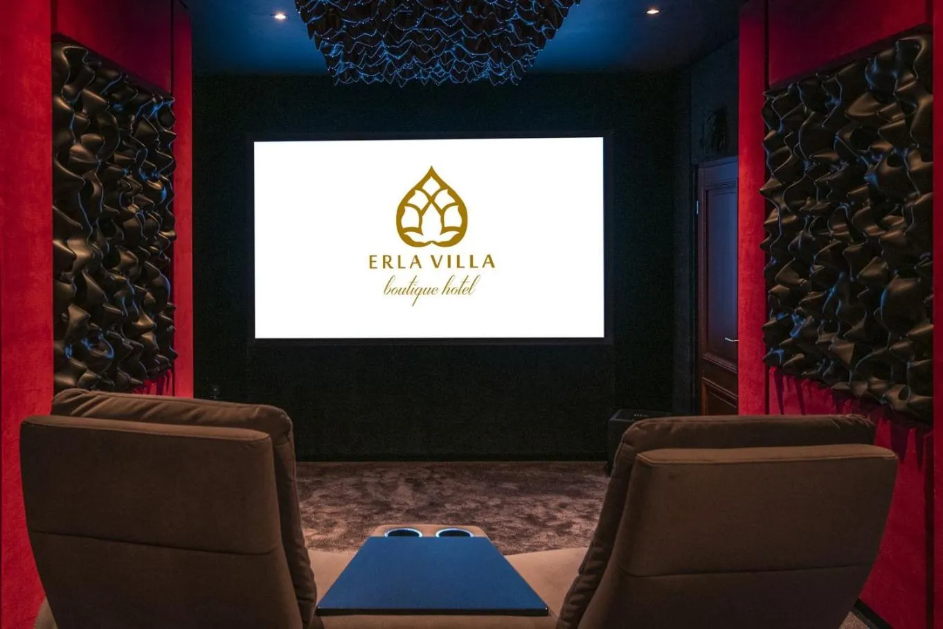 TV and multimedia in Erla Villa Boutique Hotel