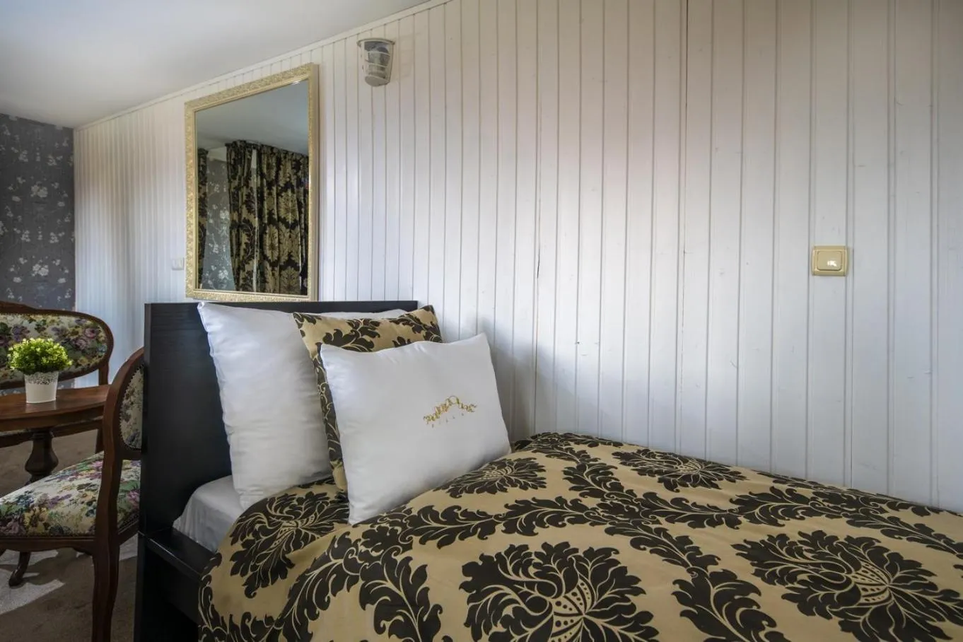 Bed in Erla Villa Boutique Hotel