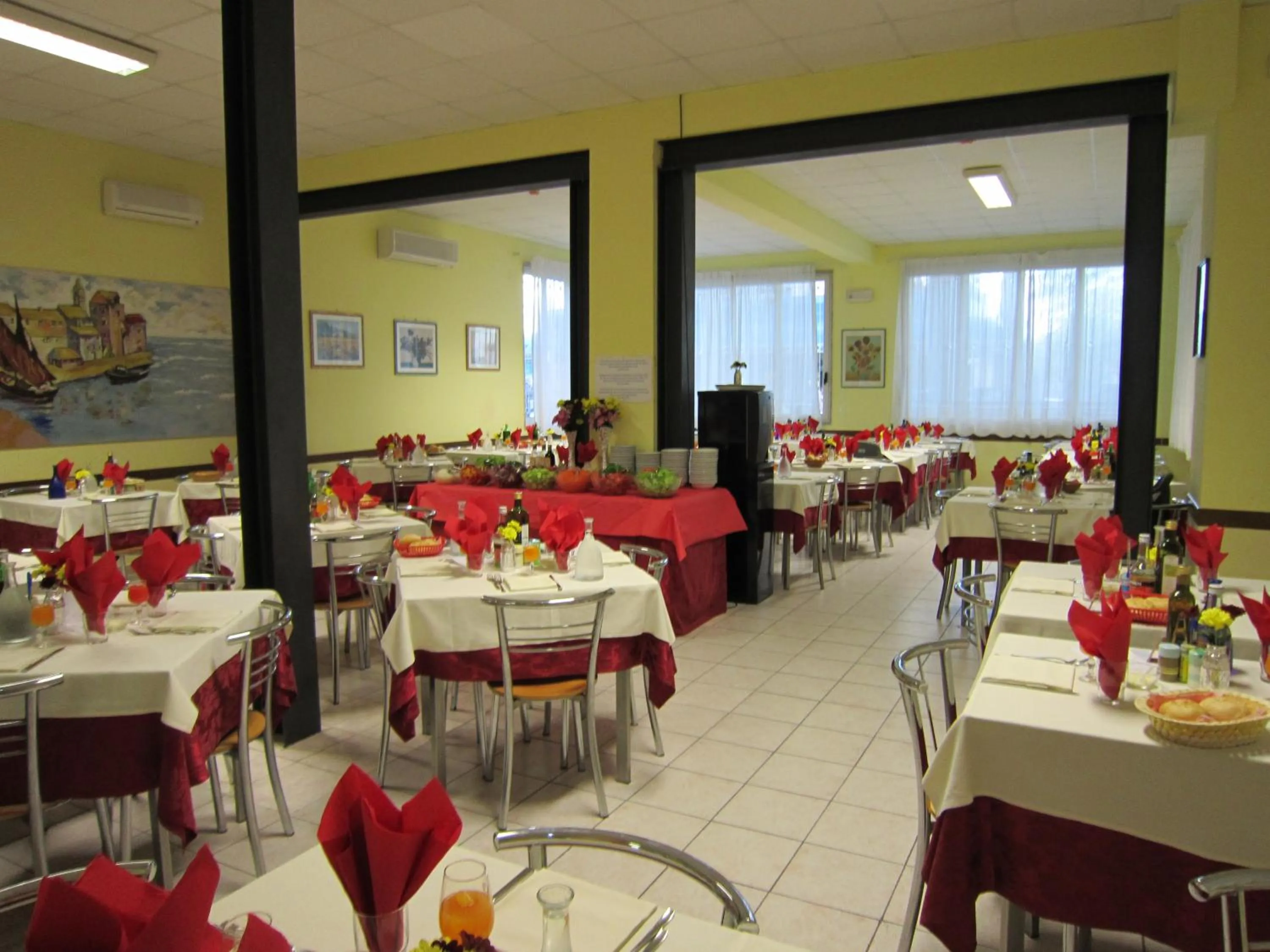 Restaurant/places to eat in Hotel Tokio