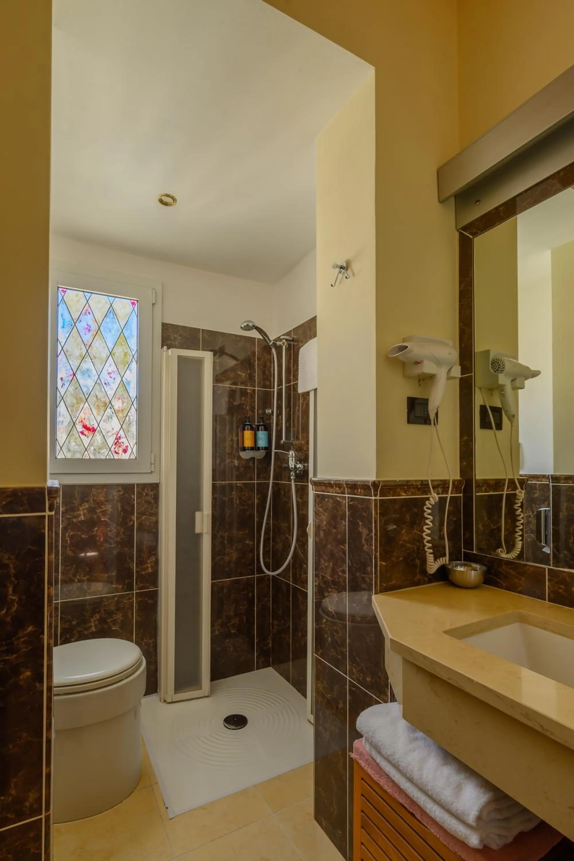 Shower in Diamantino Town House