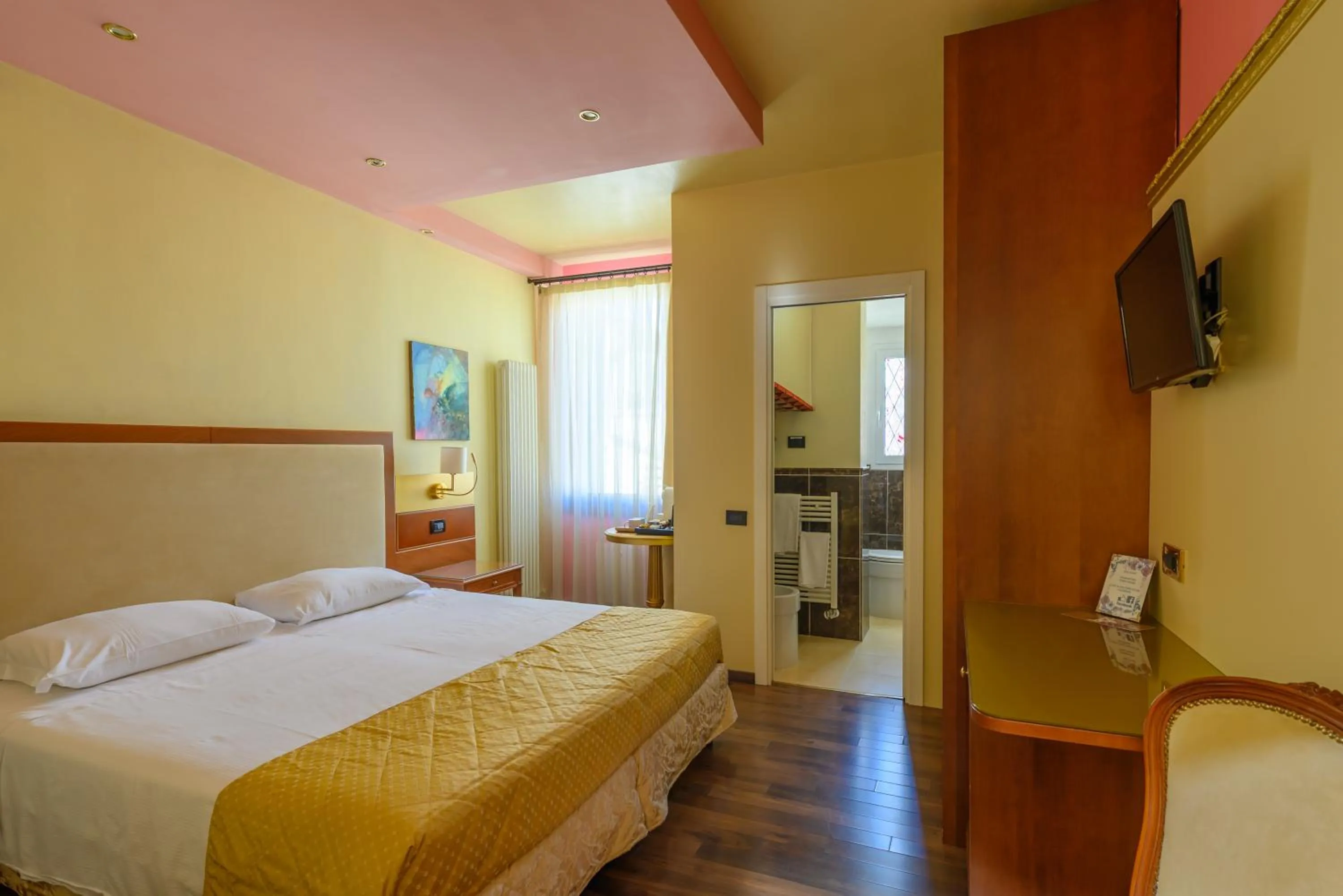 Photo of the whole room, Bed in Diamantino Town House