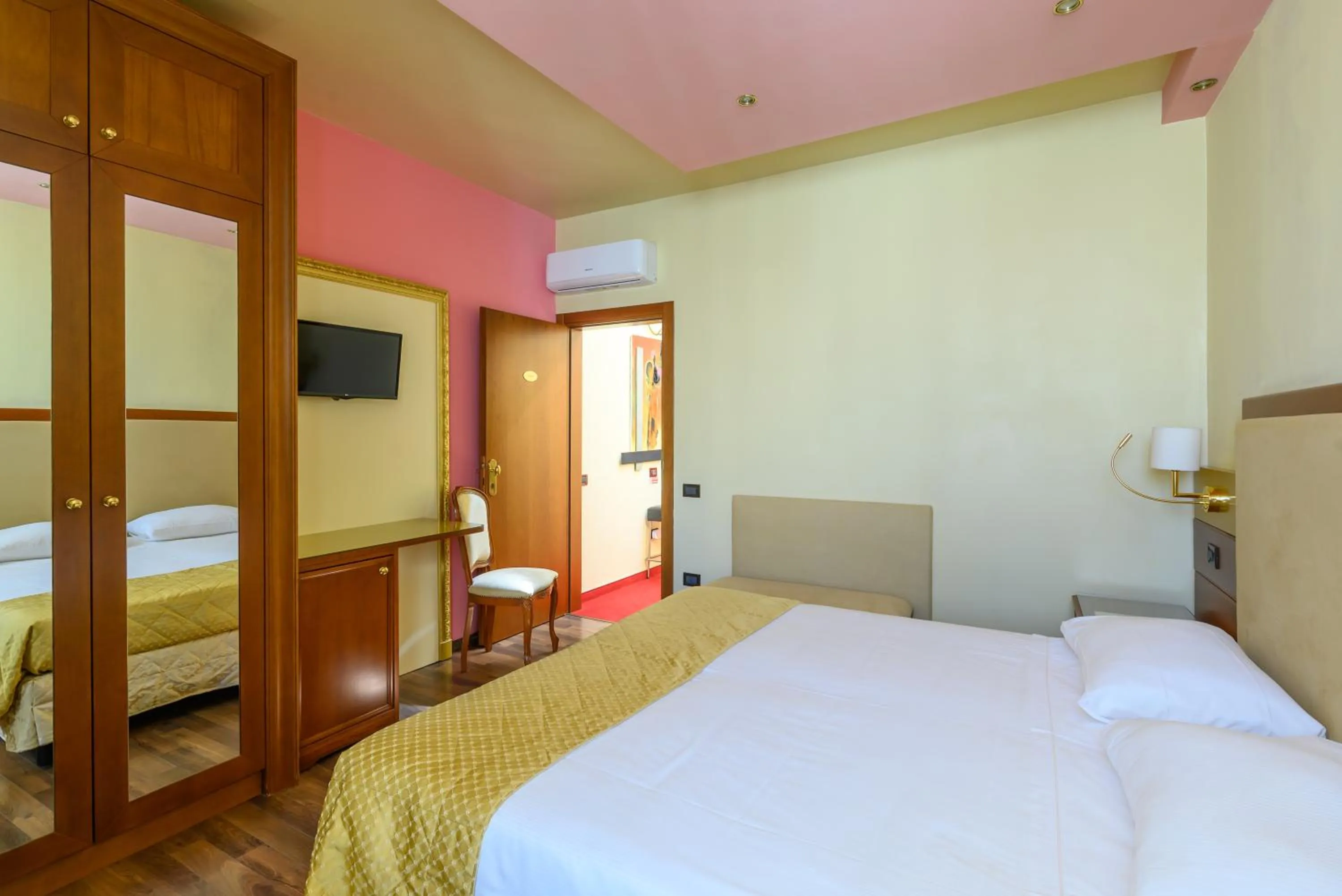 Bedroom, Bed in Diamantino Town House