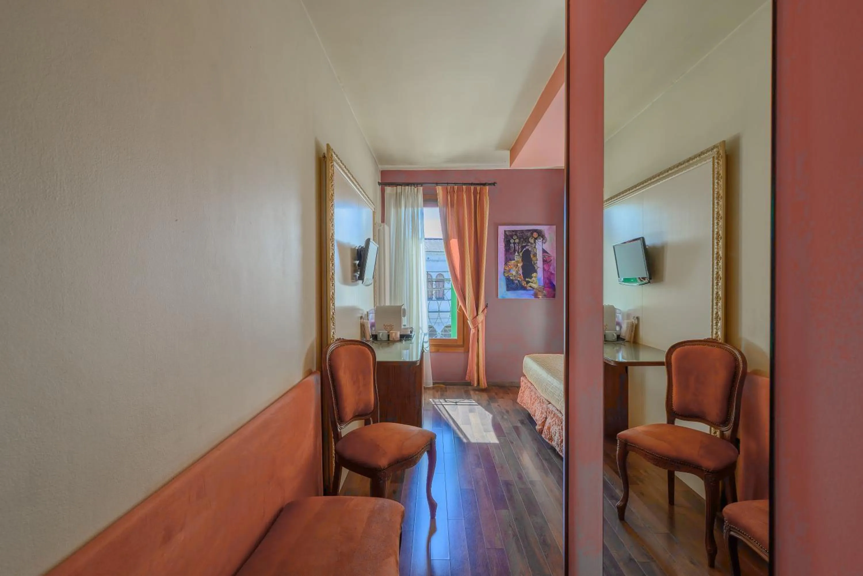 Photo of the whole room in Diamantino Town House