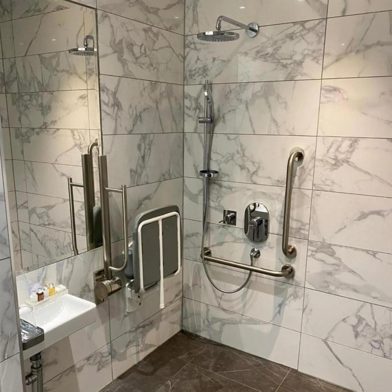 Shower in Parklands Hotel & Country Club