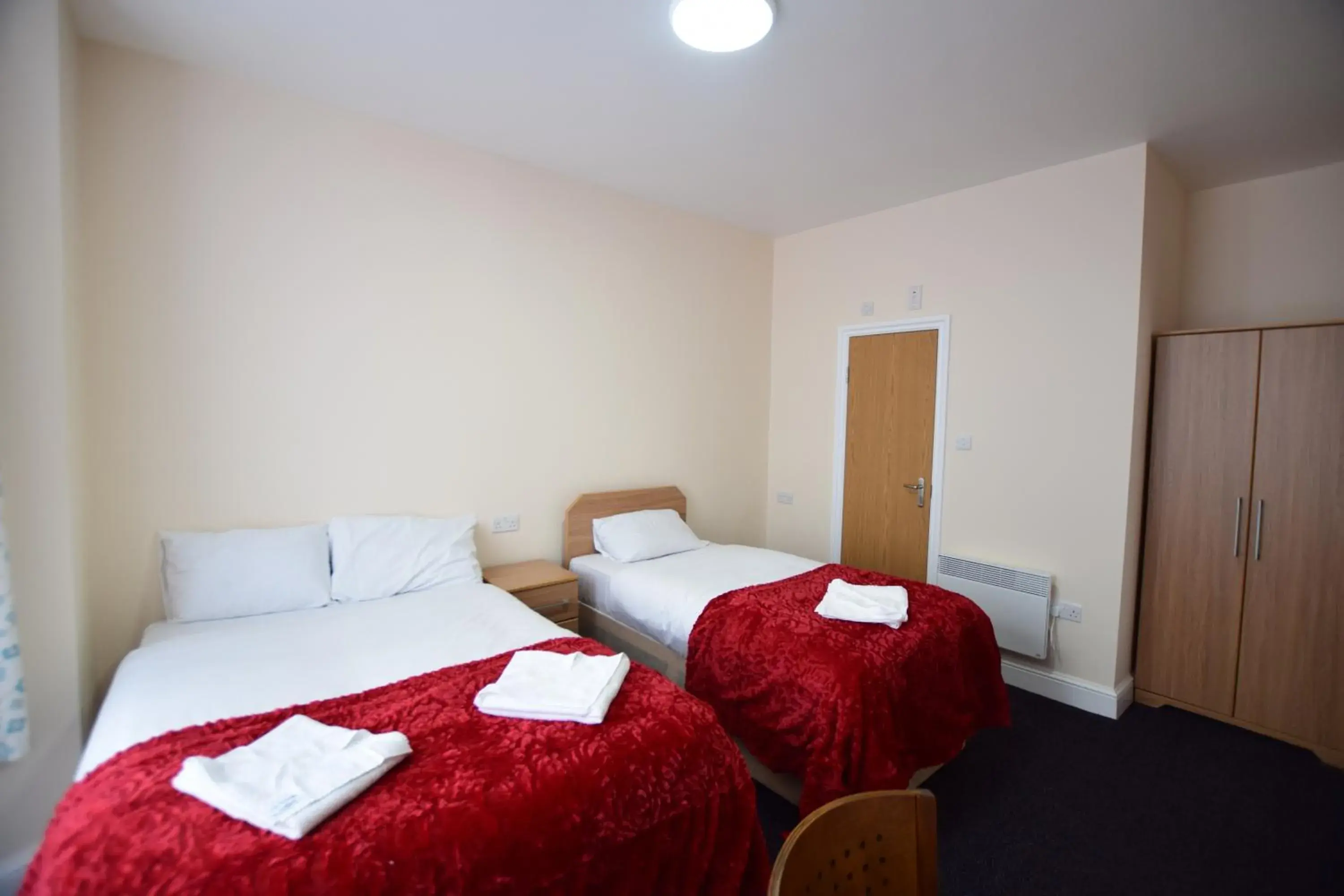 Bedroom, Bed in Woodlands Lodge Ilford Bedroom, Bed in Woodlands Lodge Ilford