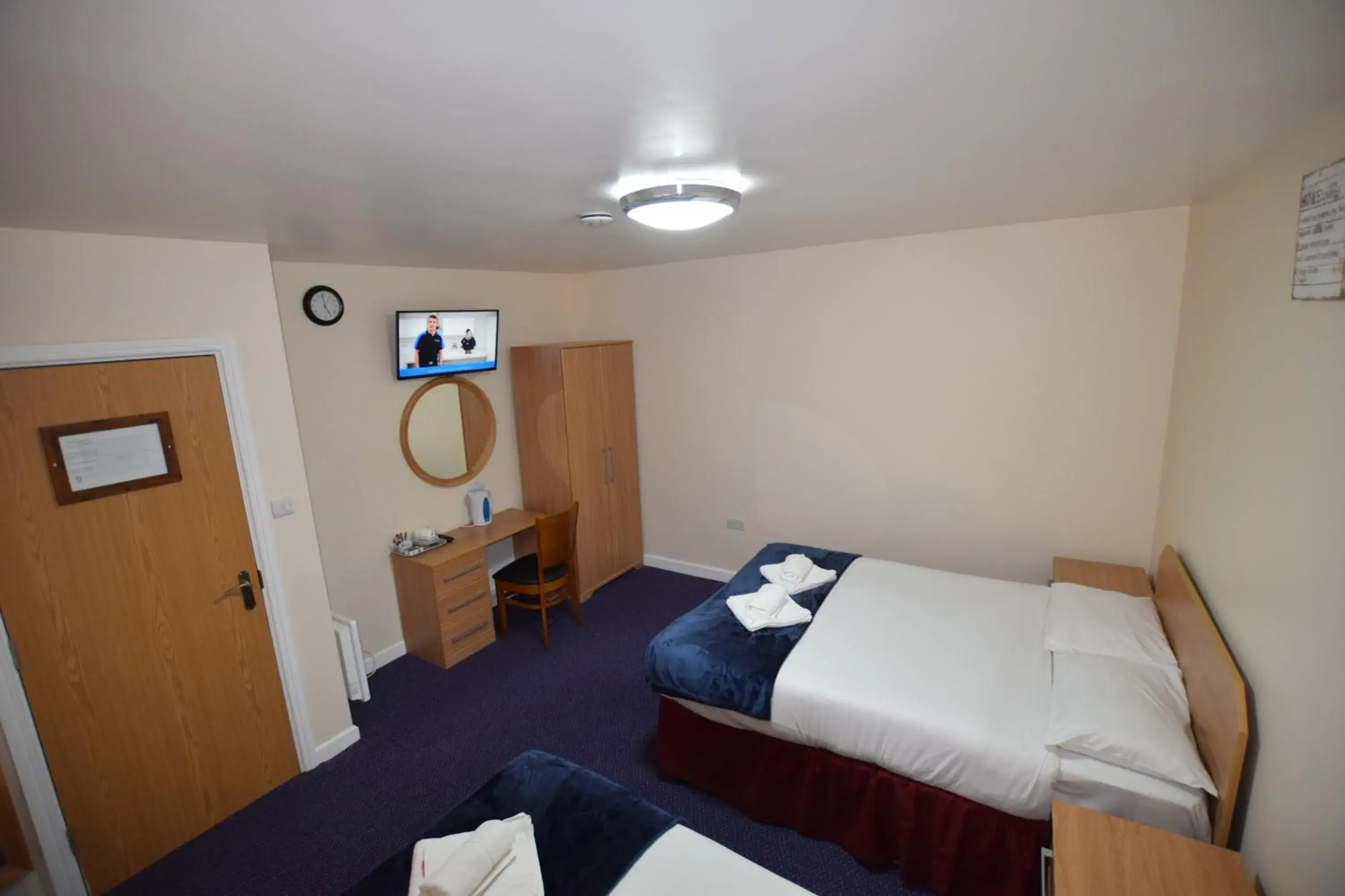 Bedroom, Bed in Woodlands Lodge Ilford Bedroom, Bed in Woodlands Lodge Ilford