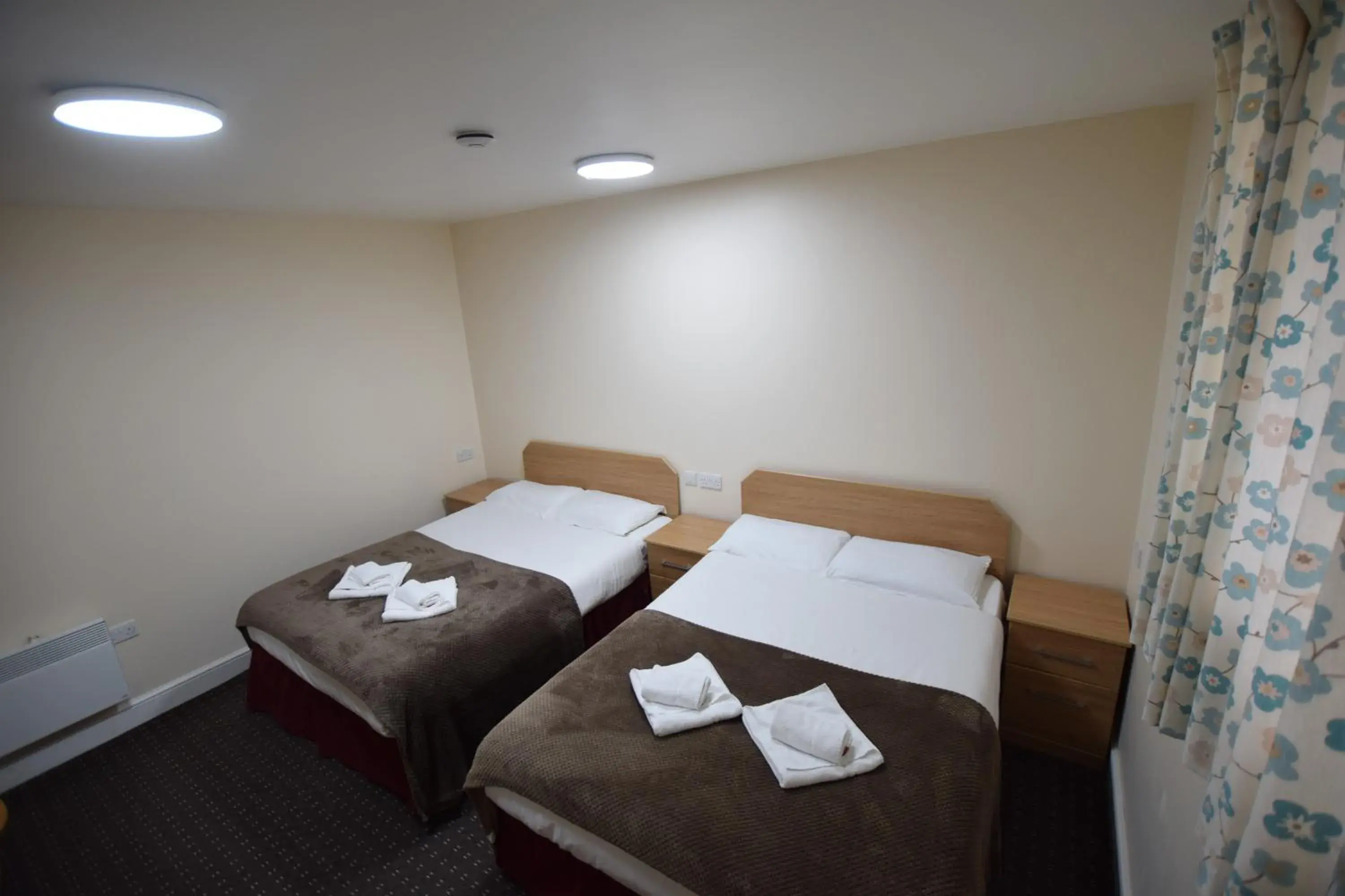 Bedroom, Bed in Woodlands Lodge Ilford Bedroom, Bed in Woodlands Lodge Ilford