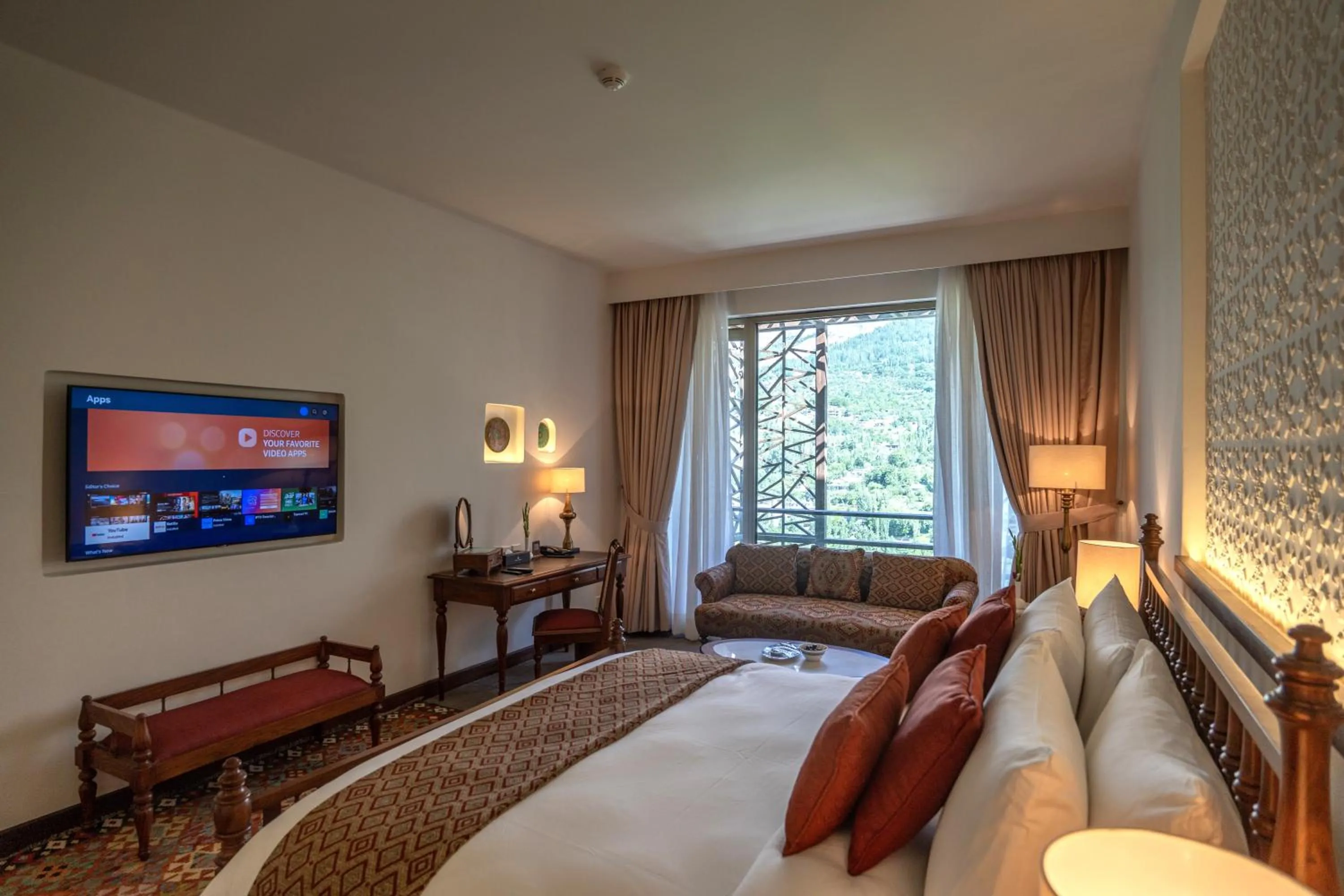 Deluxe King Room in Hunza Serena Hotel