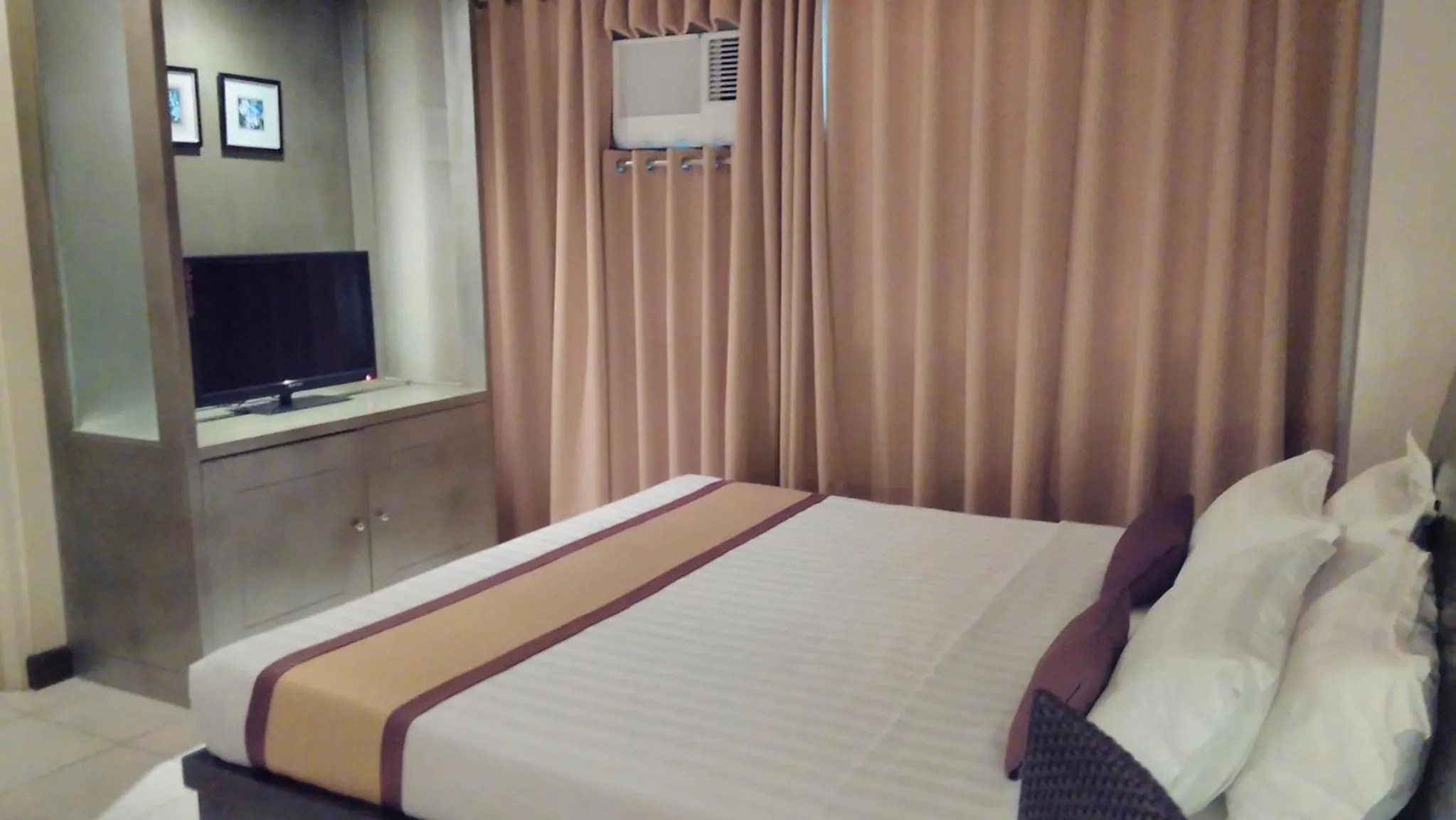 Photo of the whole room, Bed in Hotel Tavern Surigao