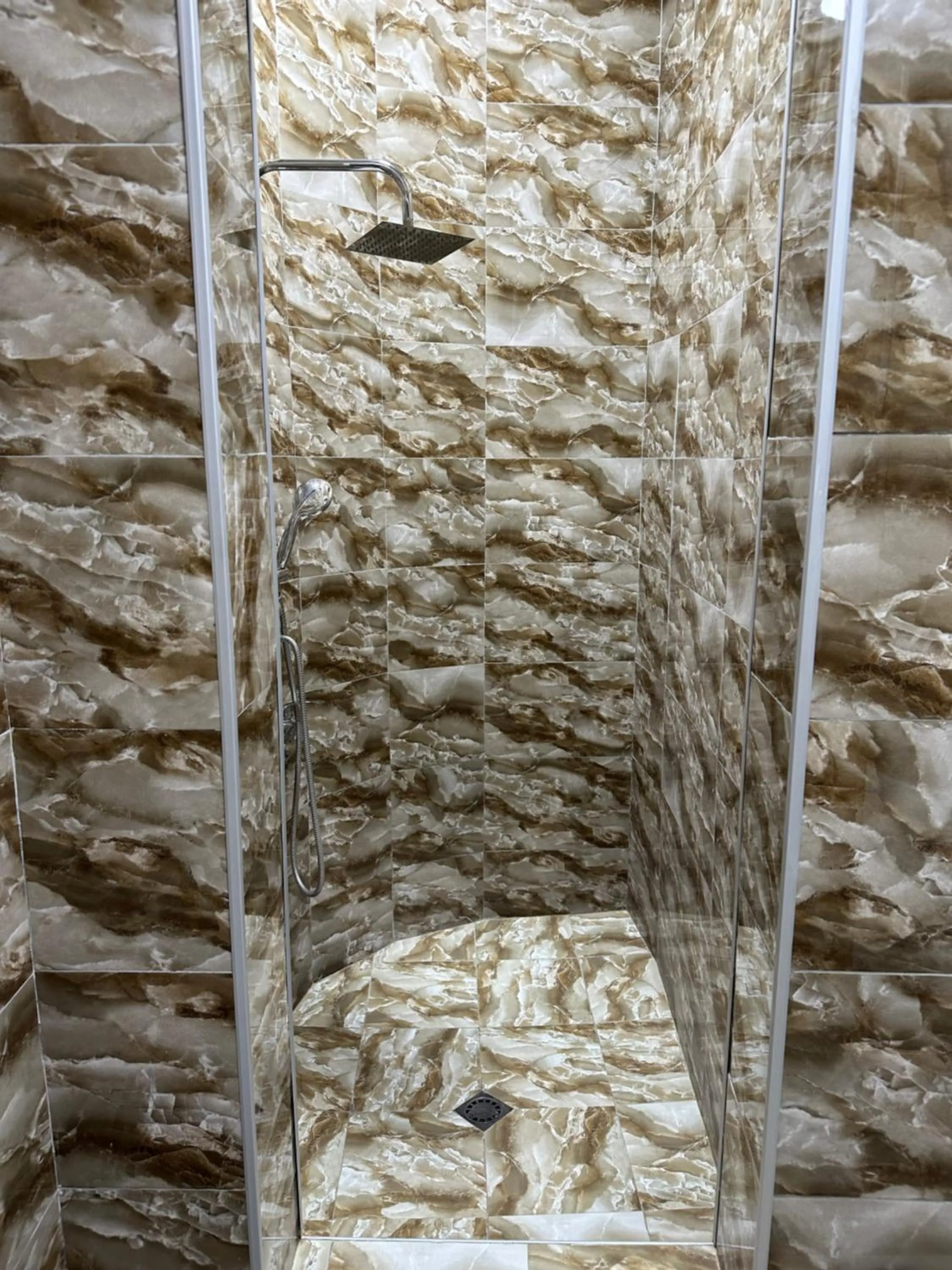 Shower in Hotel Piza