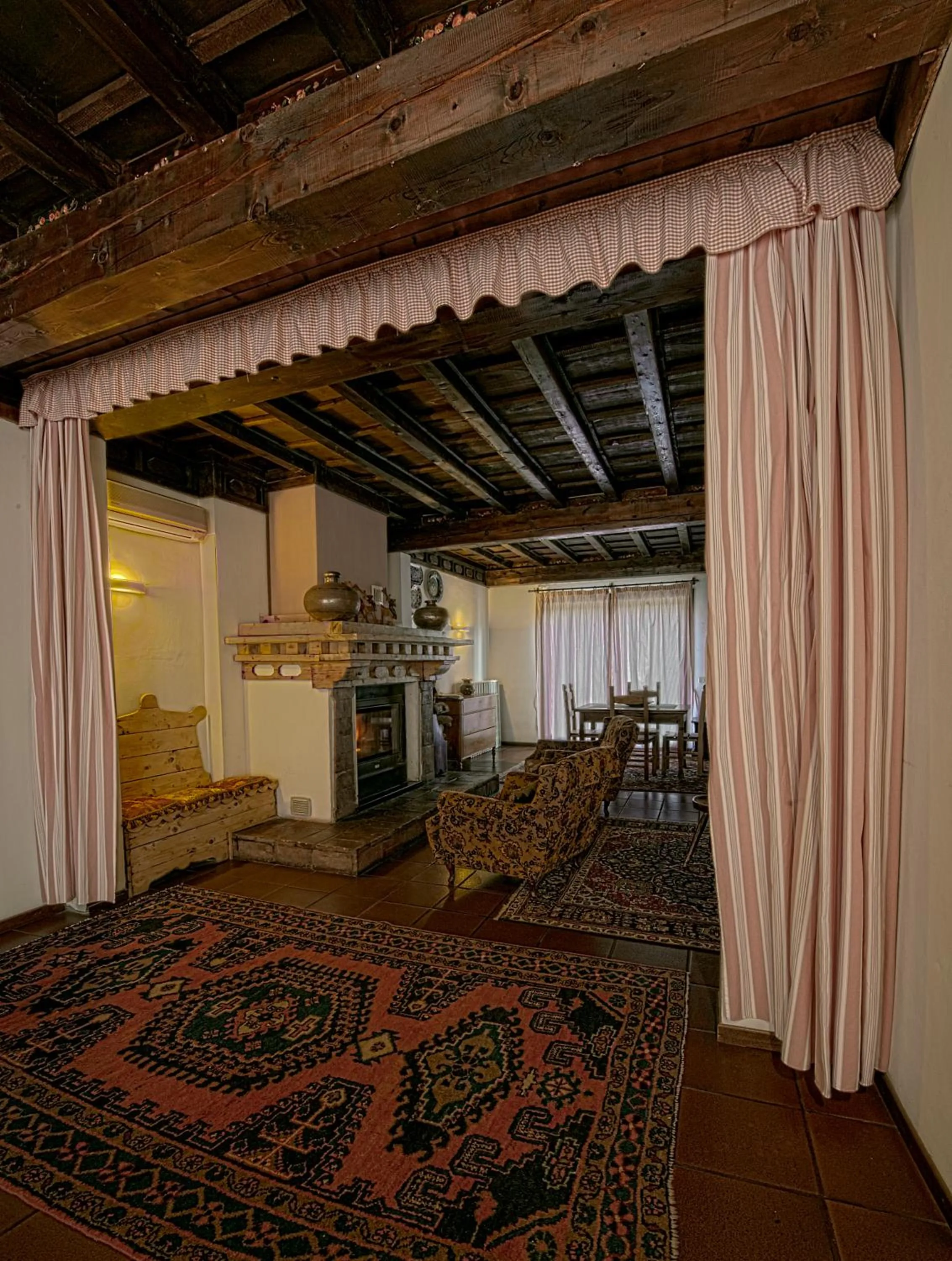 Communal lounge/ TV room, Bed in Villa Belfiore