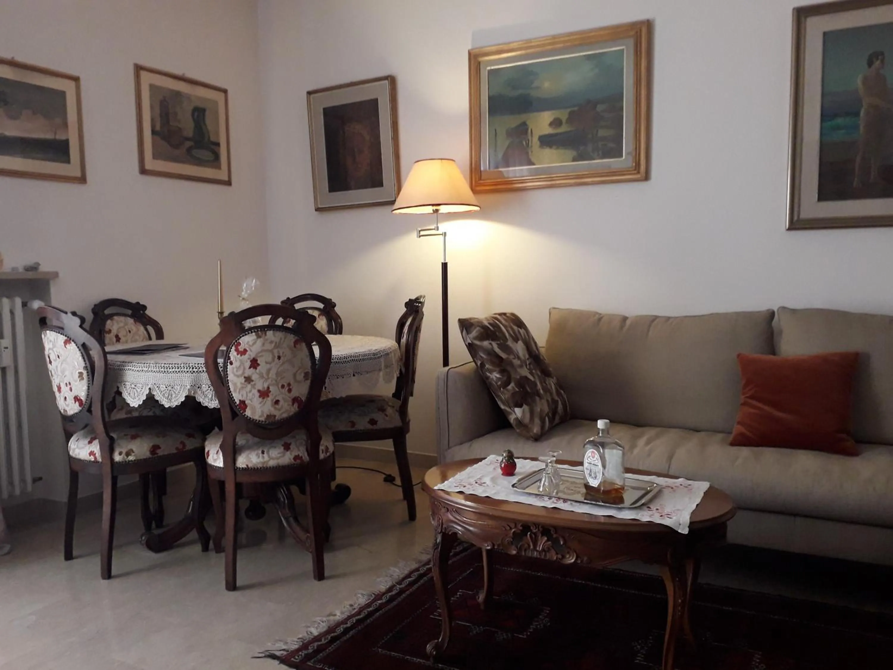 Communal lounge/ TV room in B&B Pergolesi