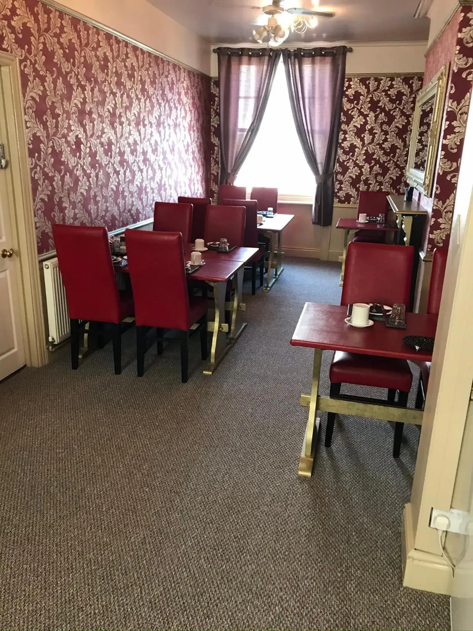 Restaurant/Places to Eat in Spalite Hotel