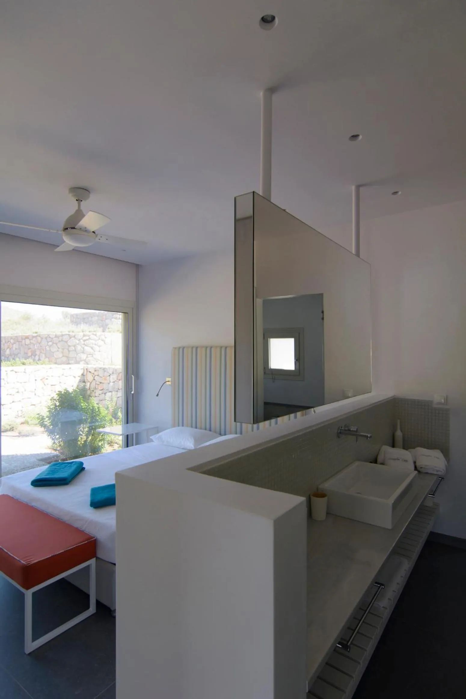 Photo of the whole room, Bed in Lavender Cove