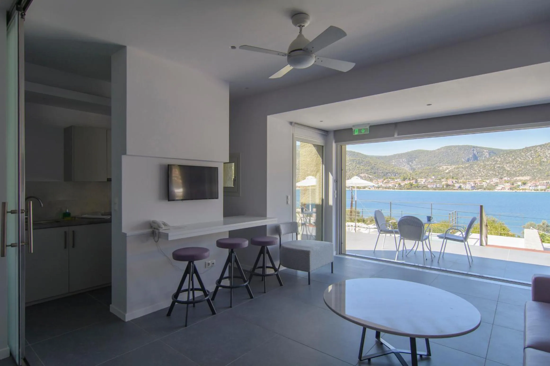 Photo of the whole room in Lavender Cove