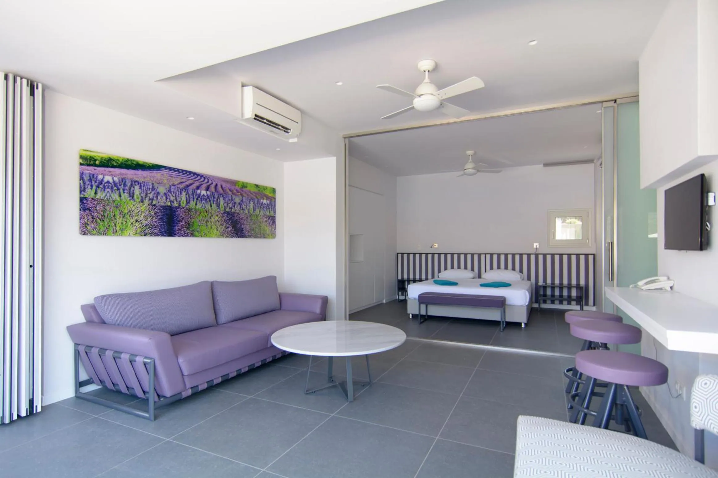 Photo of the whole room in Lavender Cove