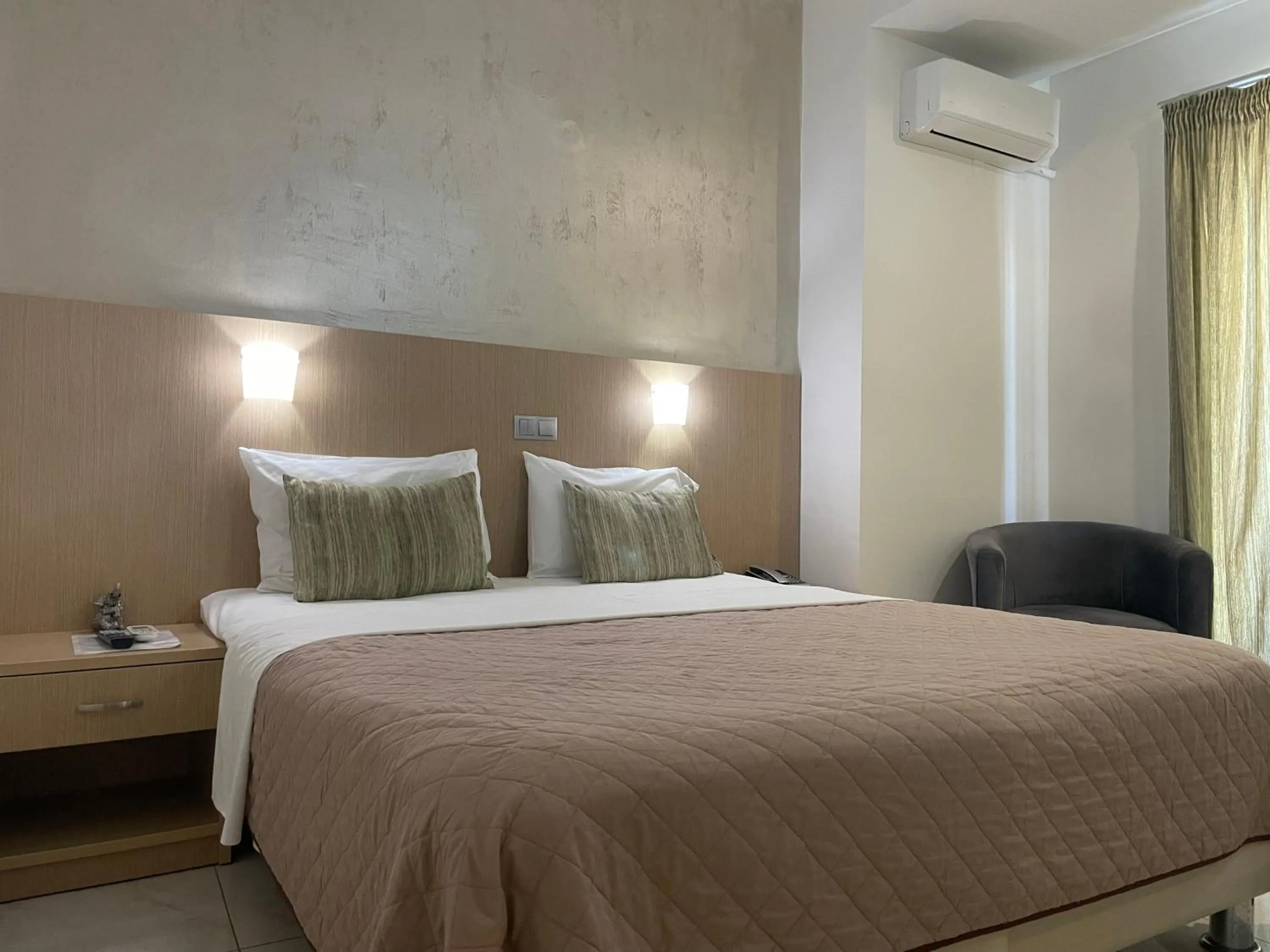 Bedroom, Bed in Voula Hotel