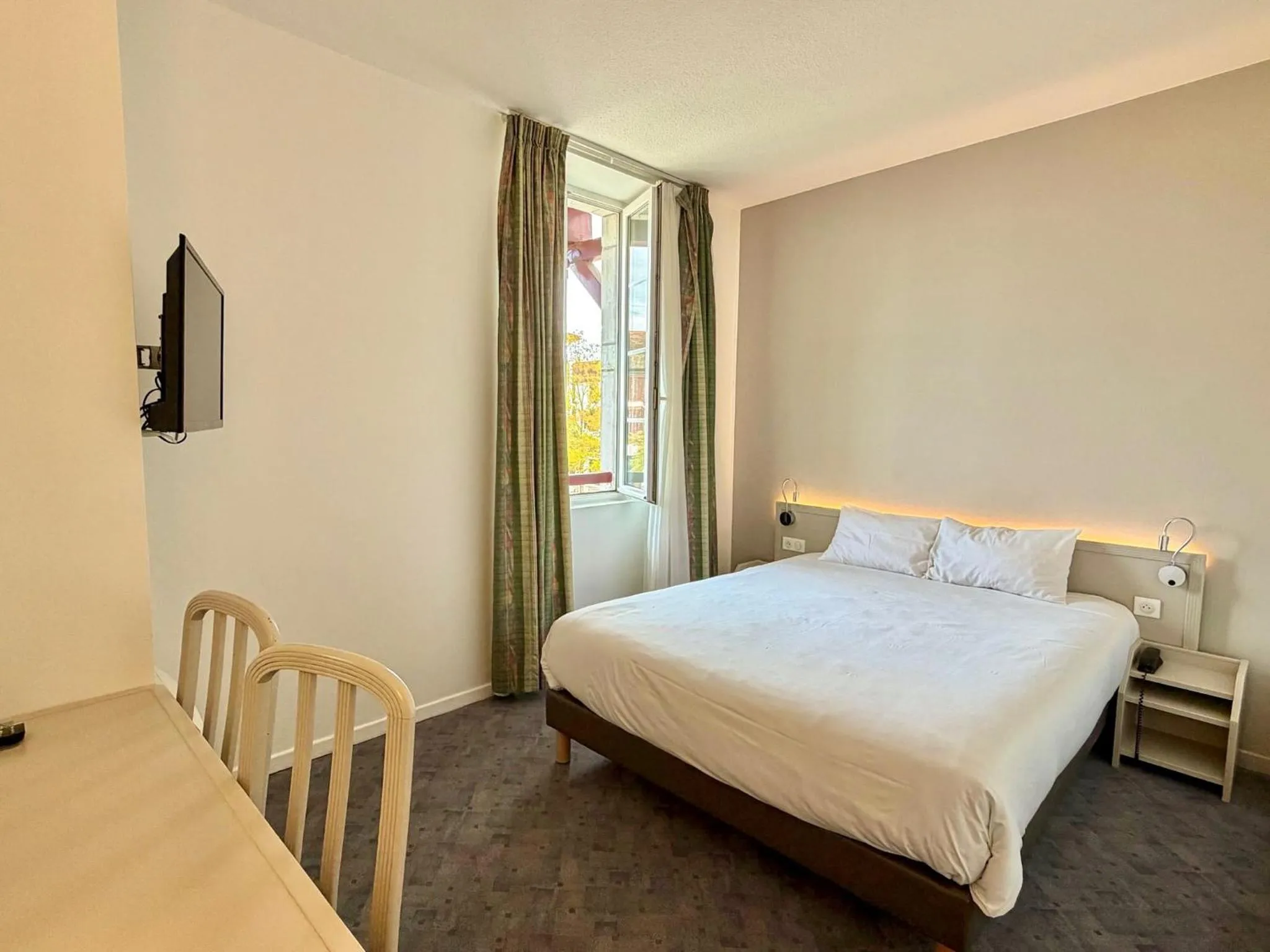 Standard Double or Twin Room in Hôtel-Restaurant de La Paix