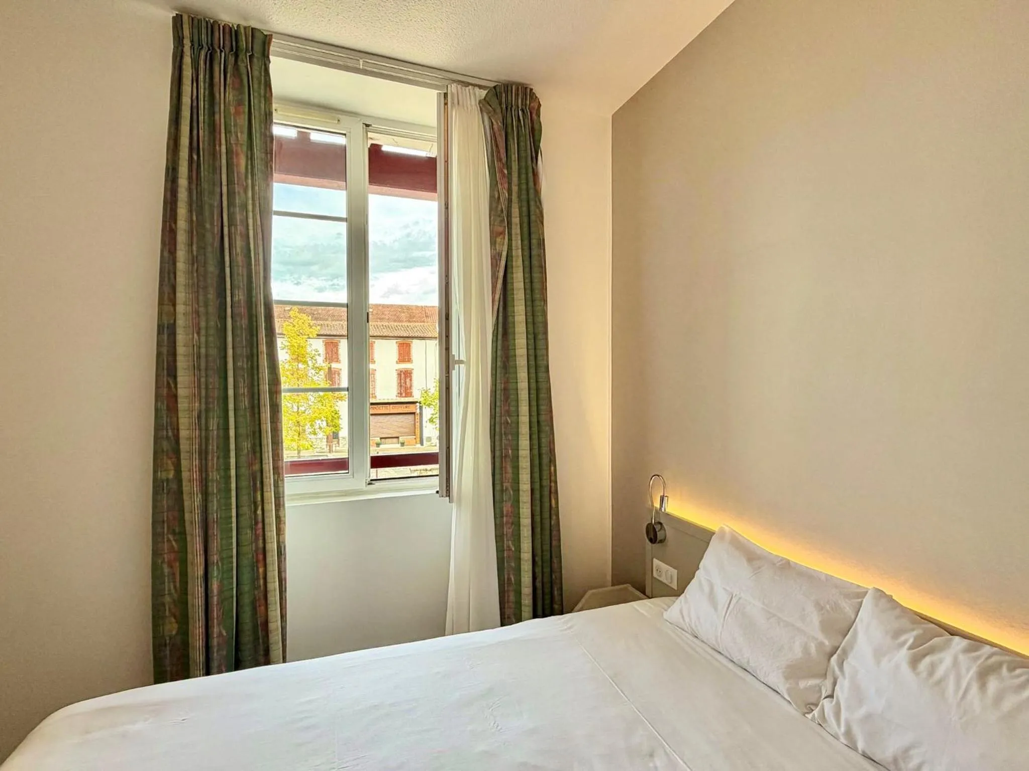 Standard Double Room in Hôtel-Restaurant de La Paix