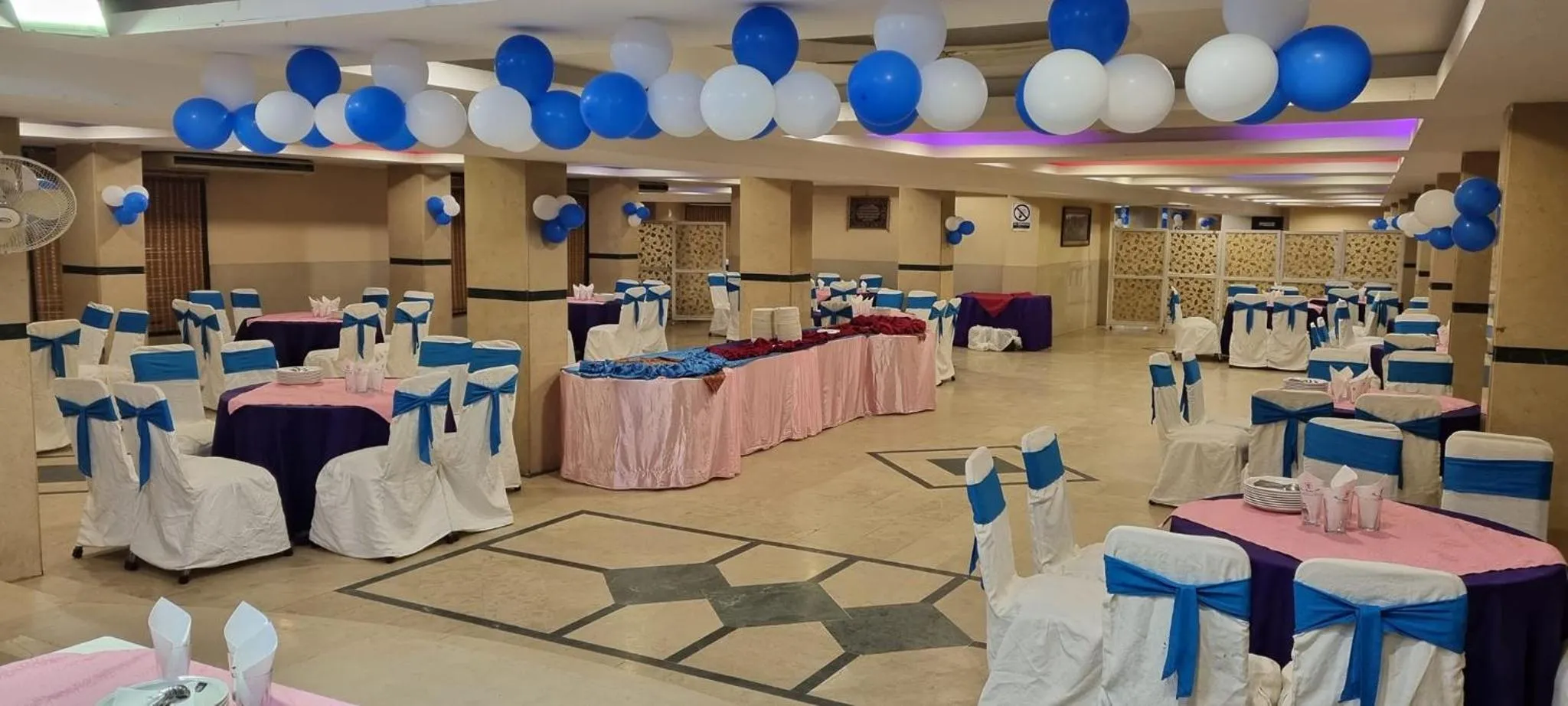 Restaurant/places to eat in Grace Crown Hotel