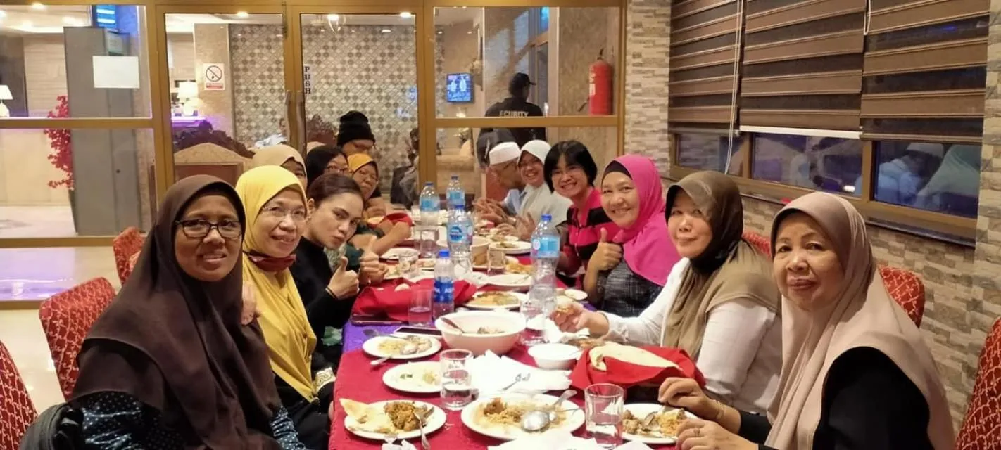 Restaurant/places to eat in Grace Crown Hotel