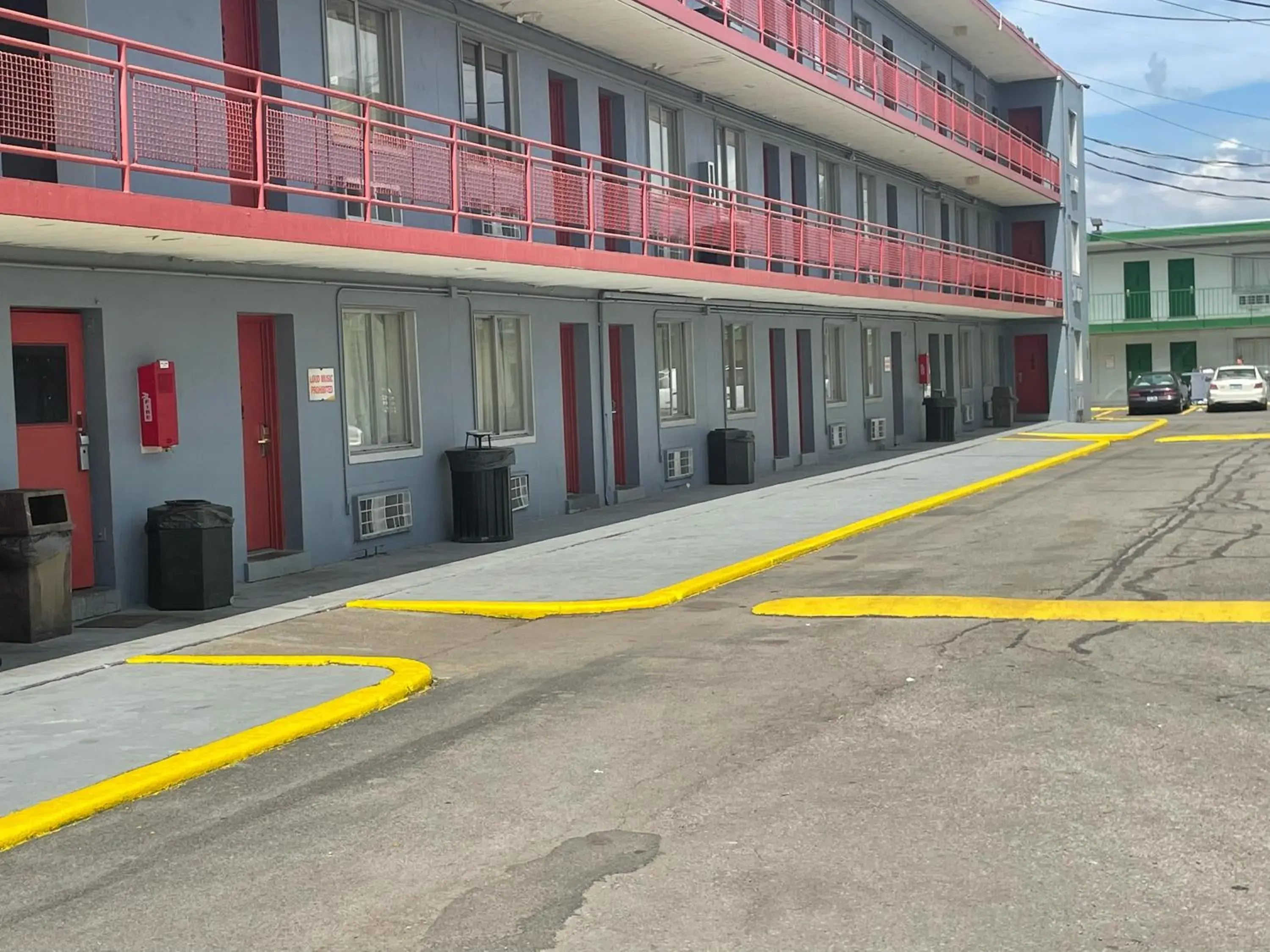 Property building in Budgetel Inn and Suites - Louisville Property building in Budgetel Inn and Suites - Louisville