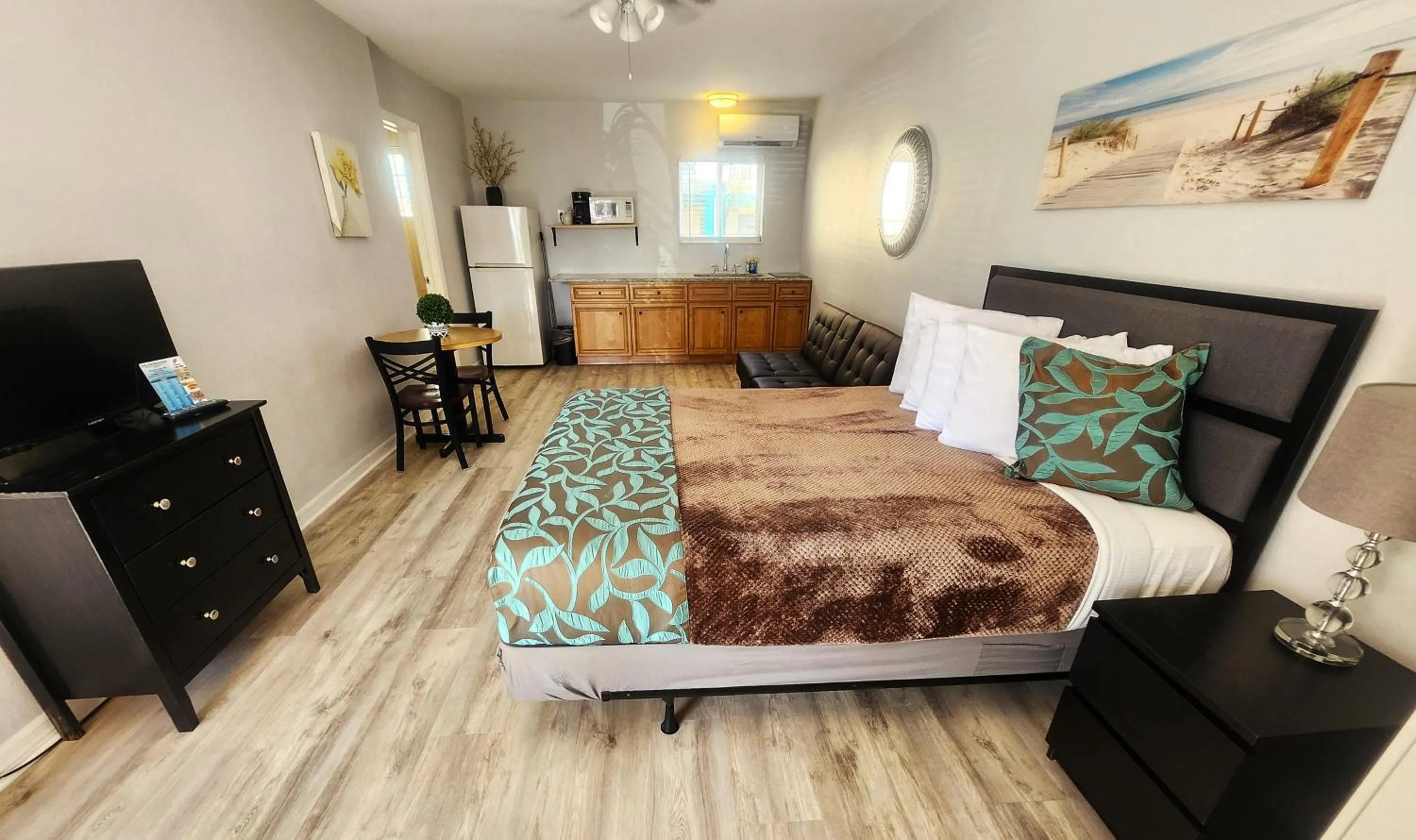 Bed in Johns Pass Beach Motel - Treasure Island Beach