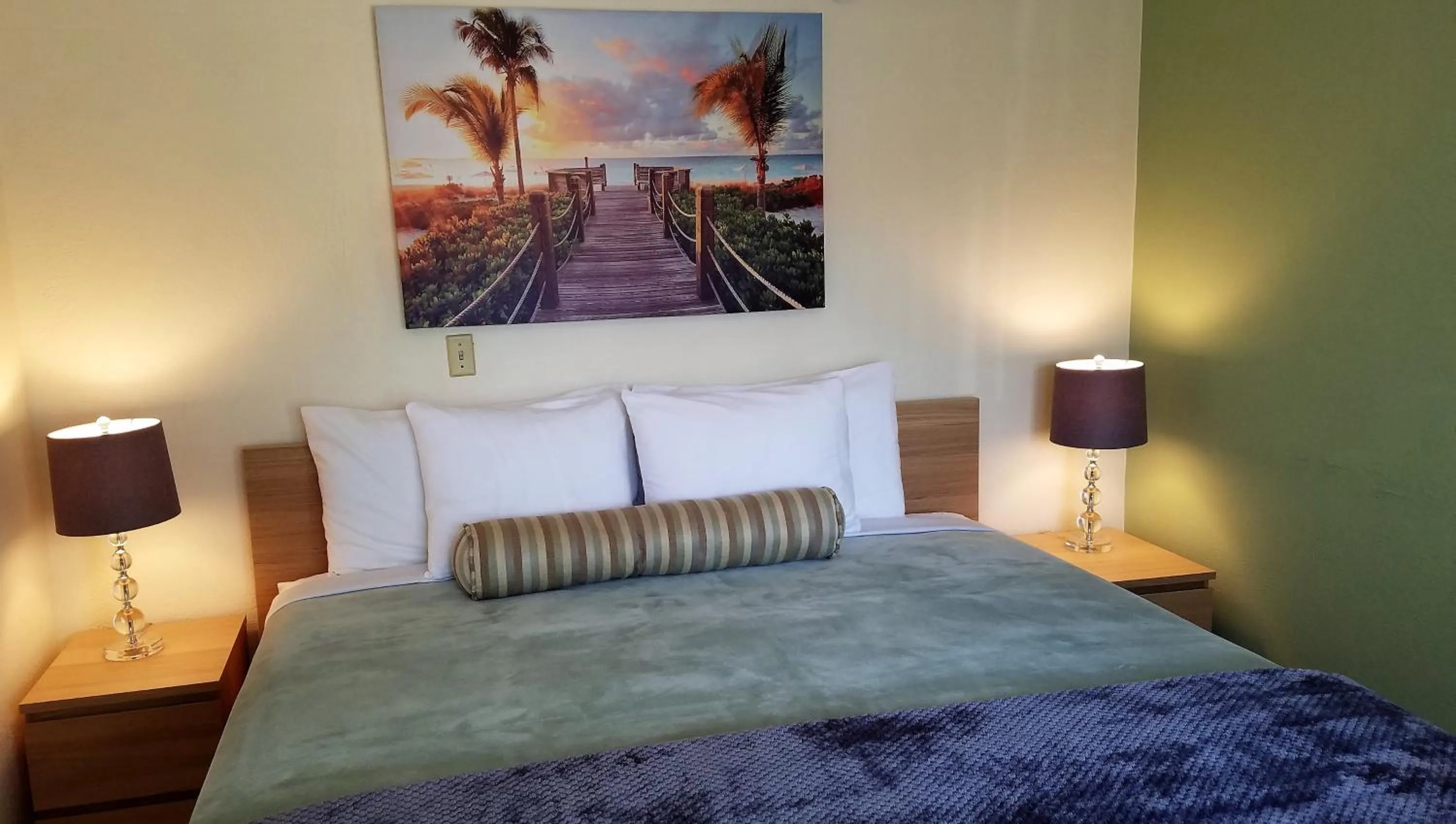 Bed in Johns Pass Beach Motel - Treasure Island Beach