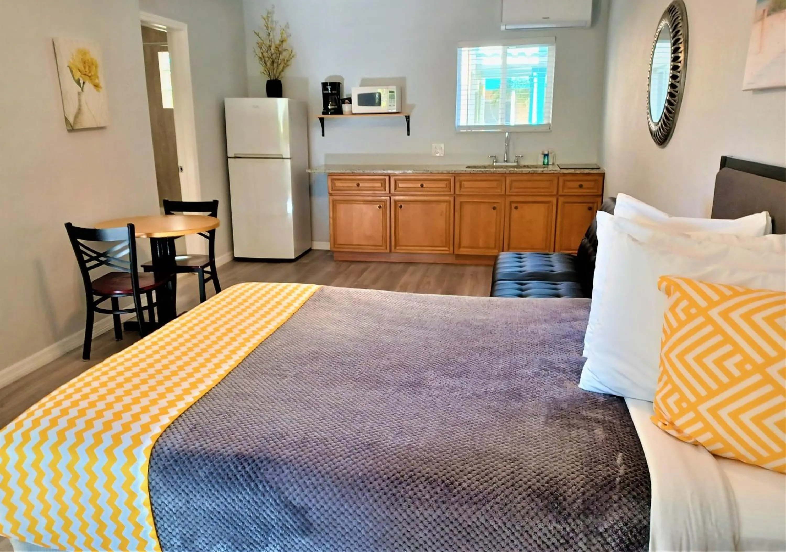 Bed in Johns Pass Beach Motel - Treasure Island Beach