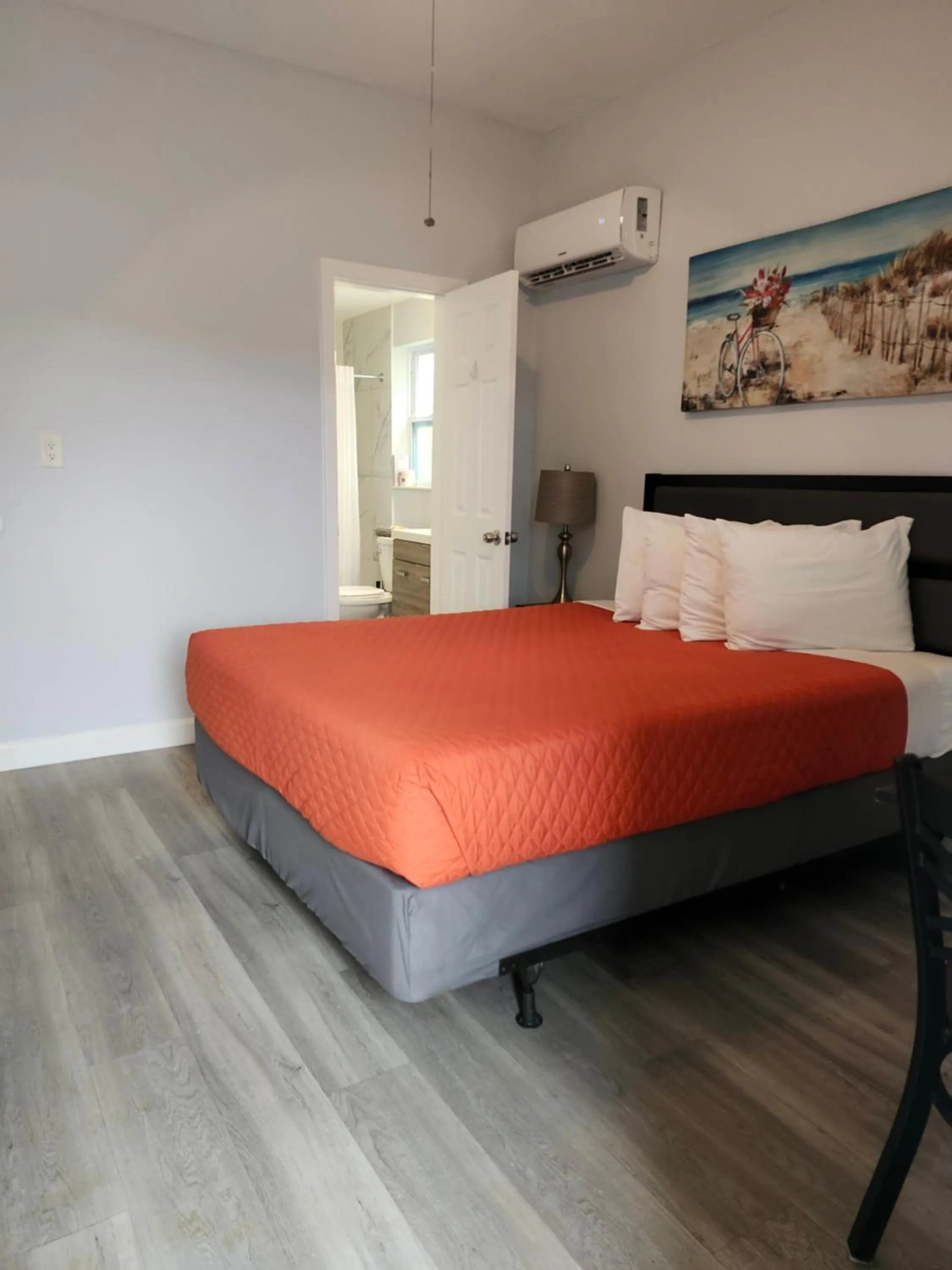 Bed in Johns Pass Beach Motel - Treasure Island Beach