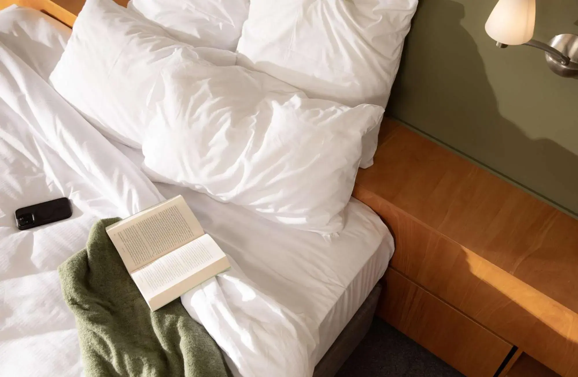 Photo of the whole room, Bed in Rydges Formosa Auckland Golf Resort Photo of the whole room, Bed in Rydges Formosa Auckland Golf Resort