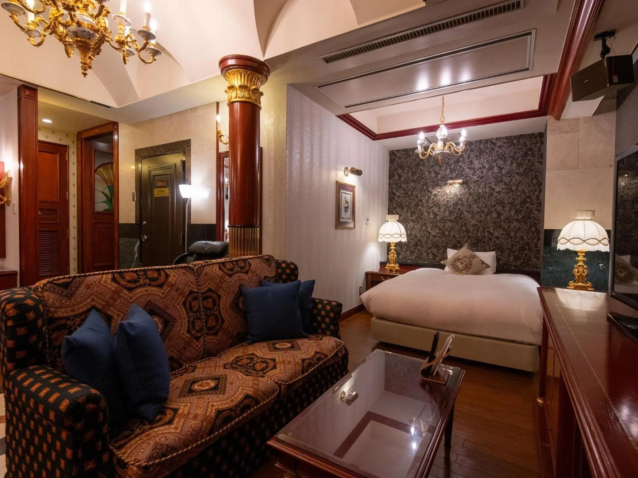 Bedroom, Bed in Hotel Concerto Nagasaki