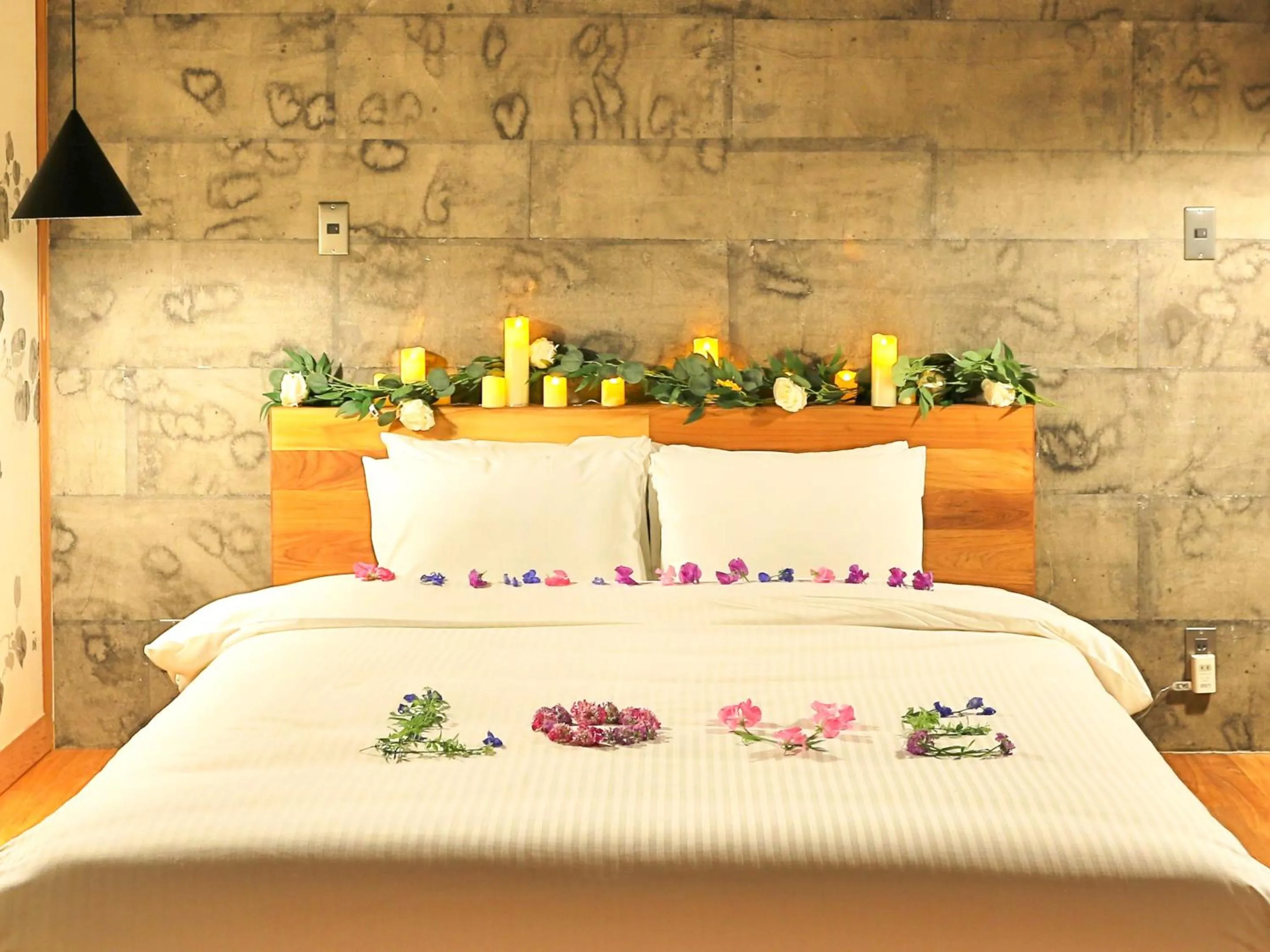 room service, Bed in Mukaka Villa