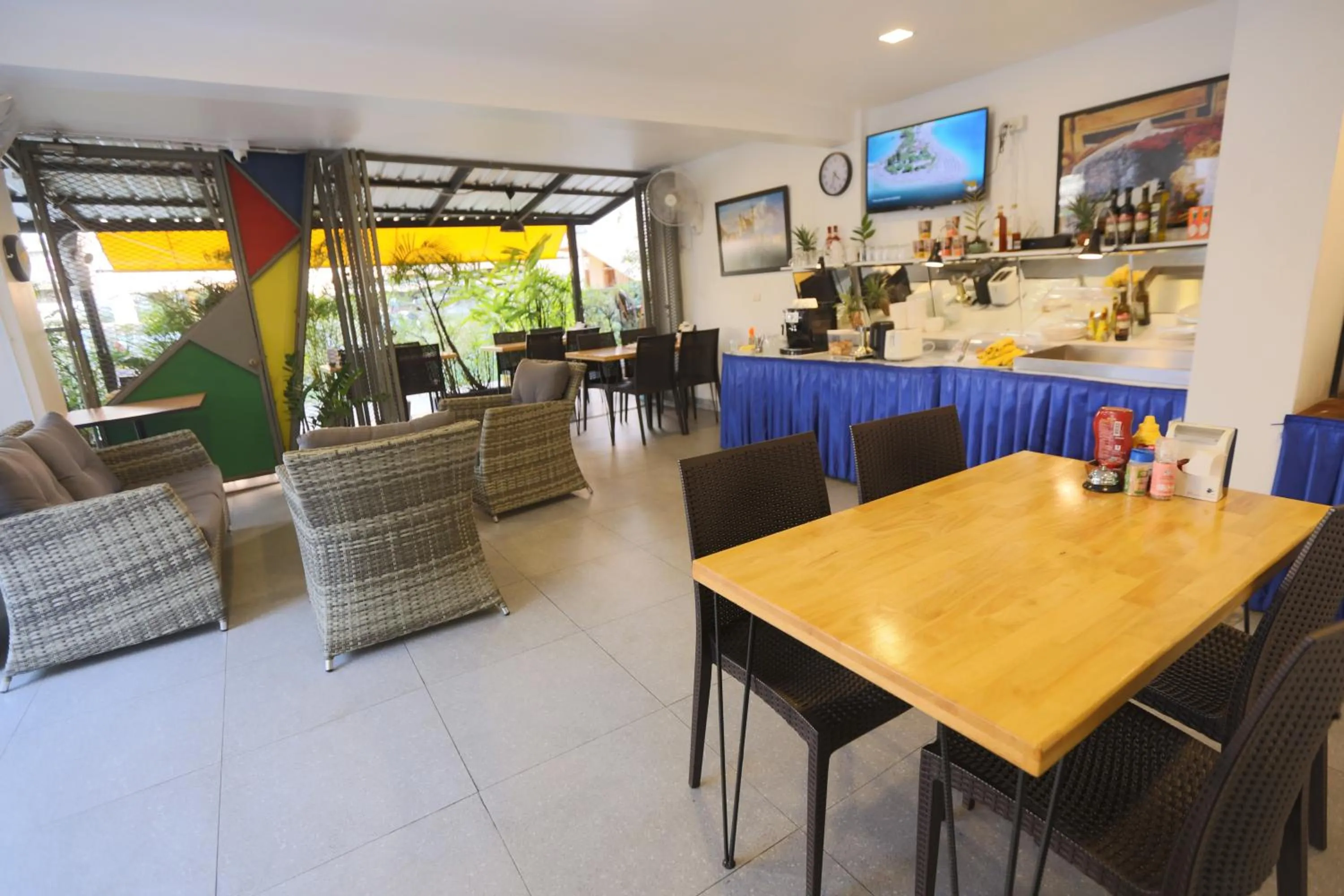 Lounge or bar in Hotel Montha