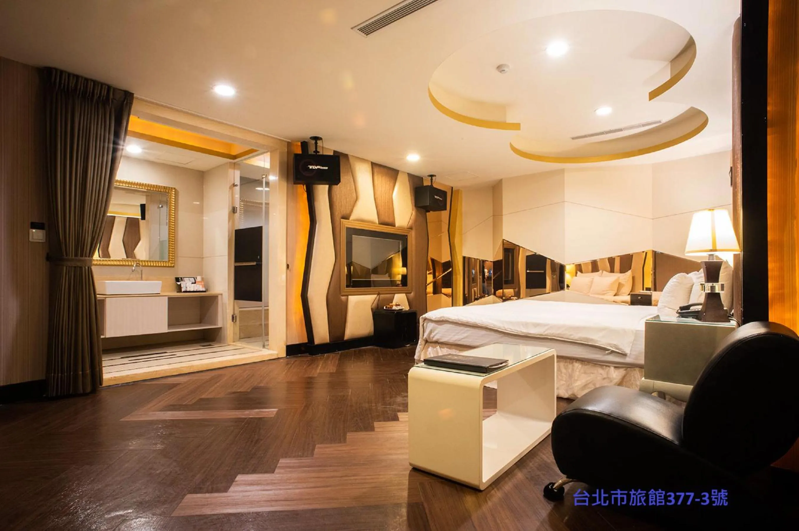 Bed in 探索汽車旅館 延平館 台北市旅館377-3號