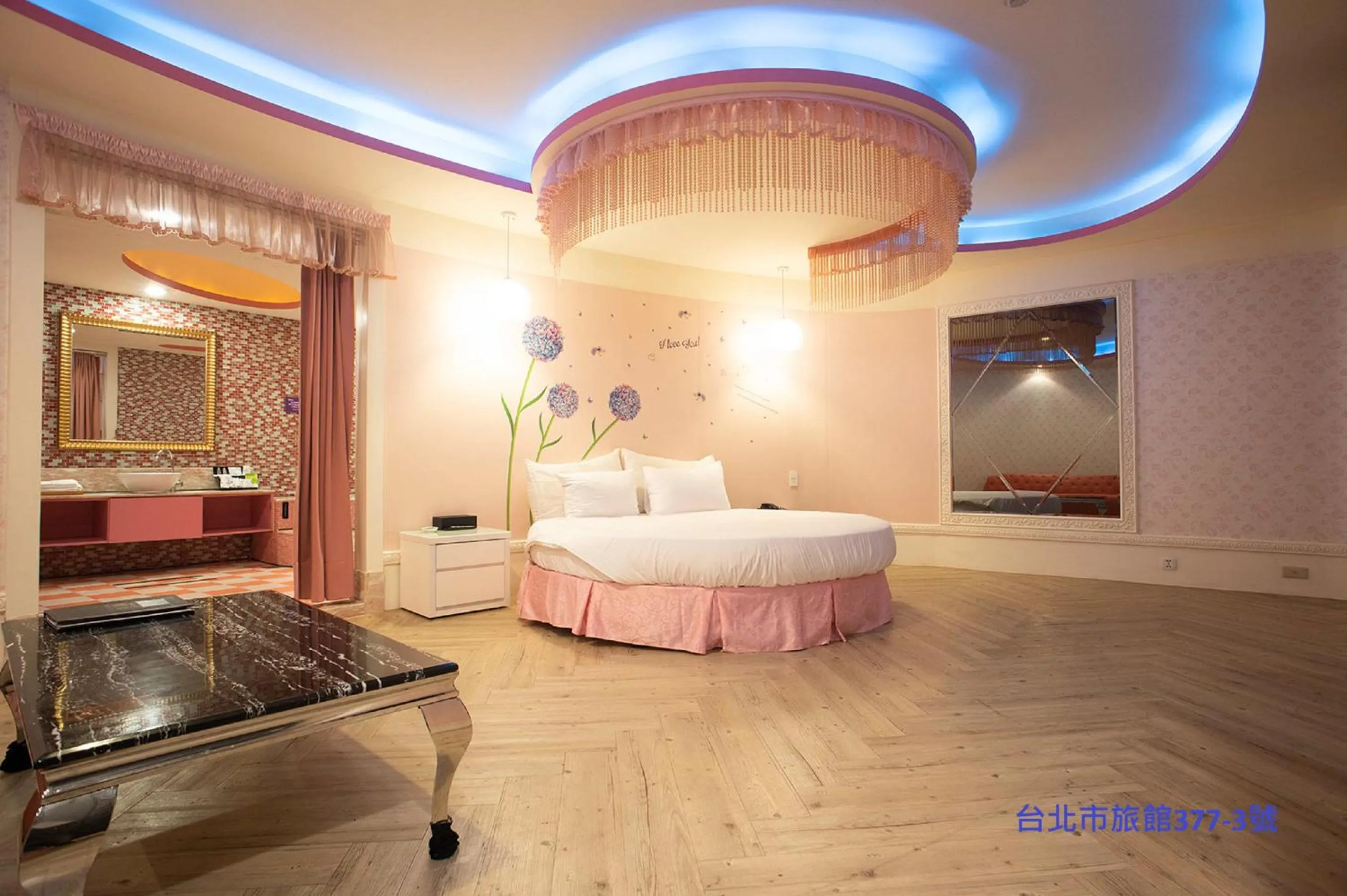 Bed in 探索汽車旅館 延平館 台北市旅館377-3號