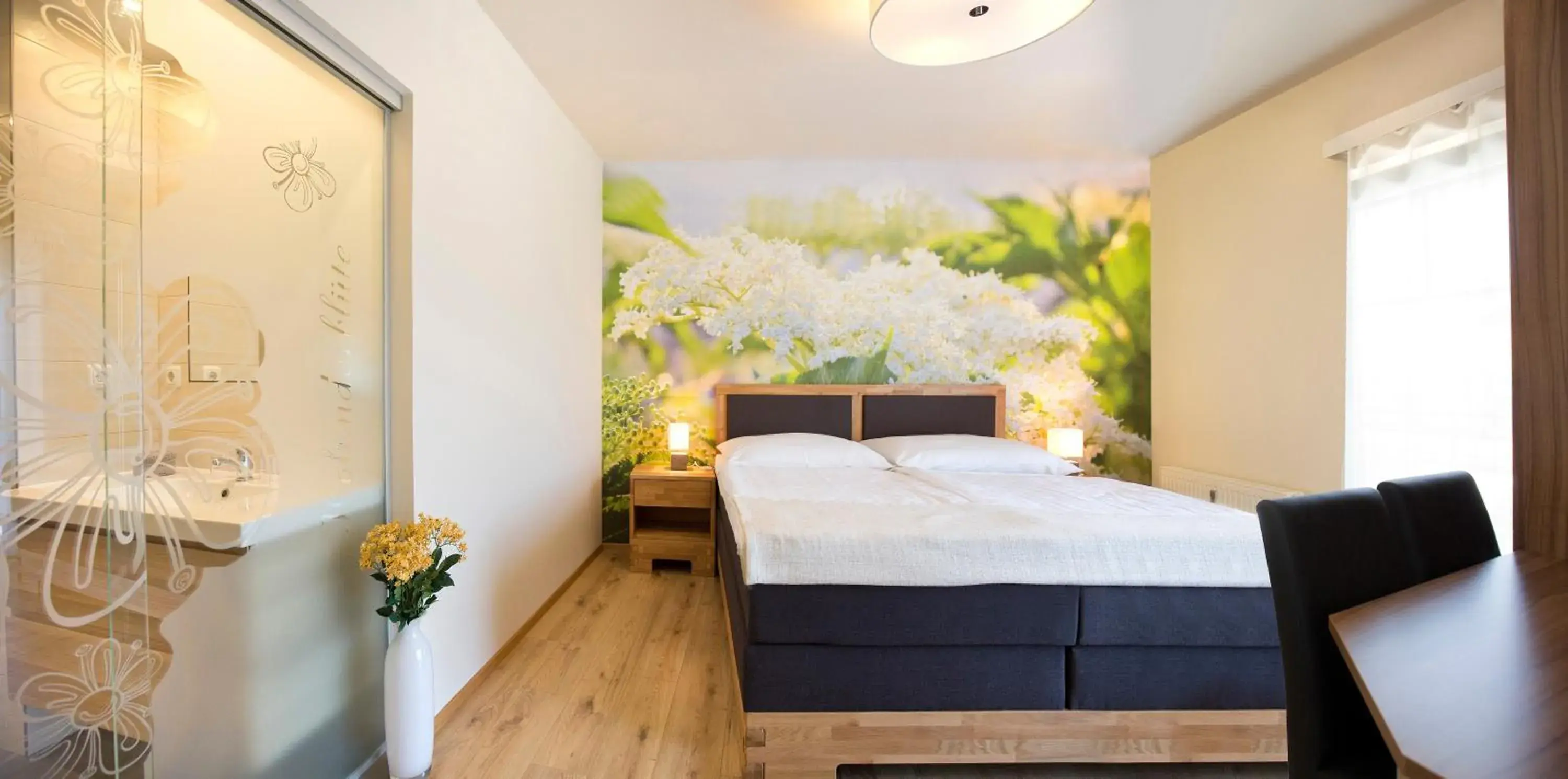 Deluxe Double Room with Balcony - single occupancy in Hotel & Wirtshaus Hödl-Kaplan Deluxe Double Room with Balcony - single occupancy in Hotel & Wirtshaus Hödl-Kaplan