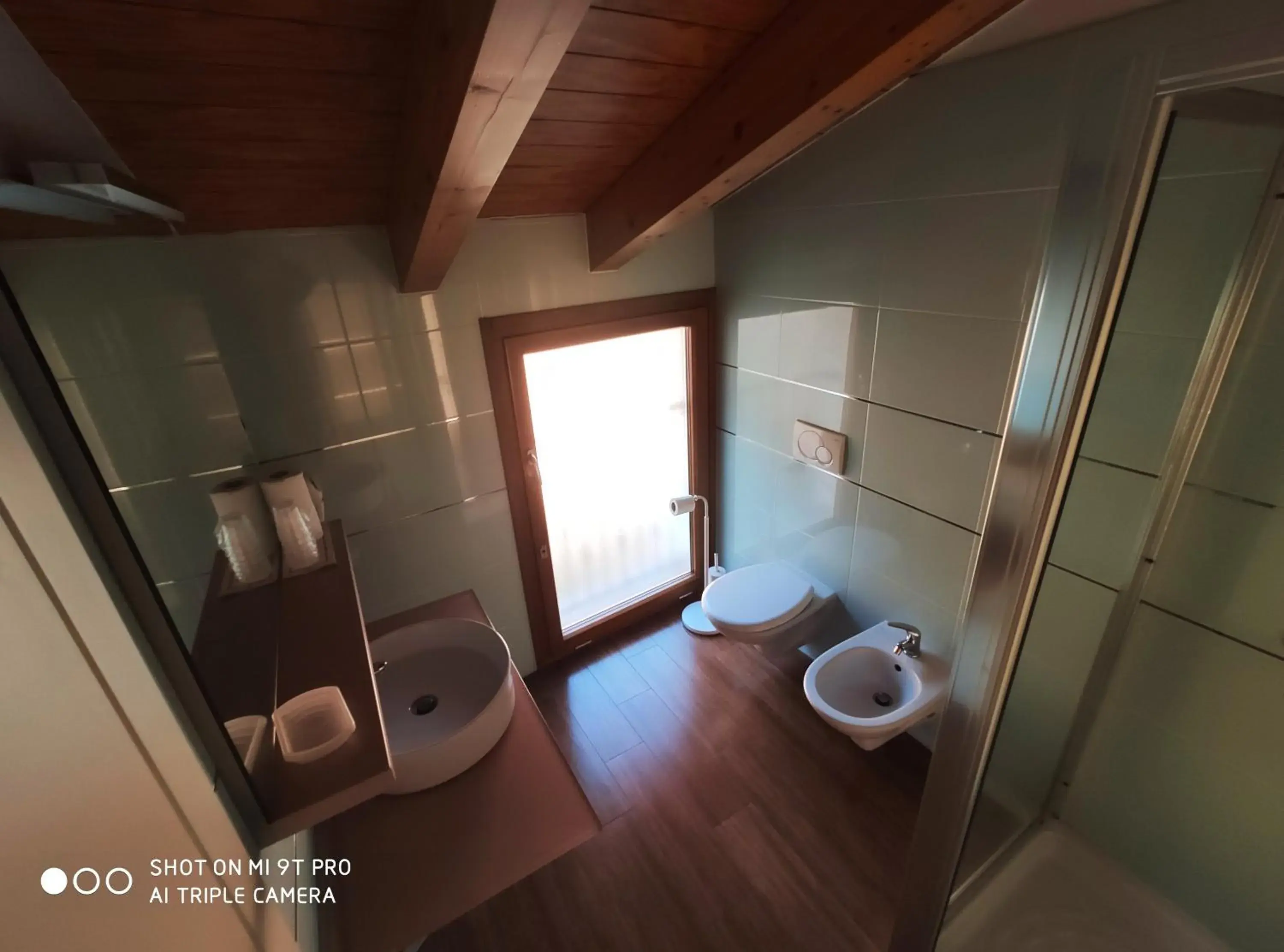 Double Room with Lake View in Azzano Holidays B&B Double Room with Lake View in Azzano Holidays B&B