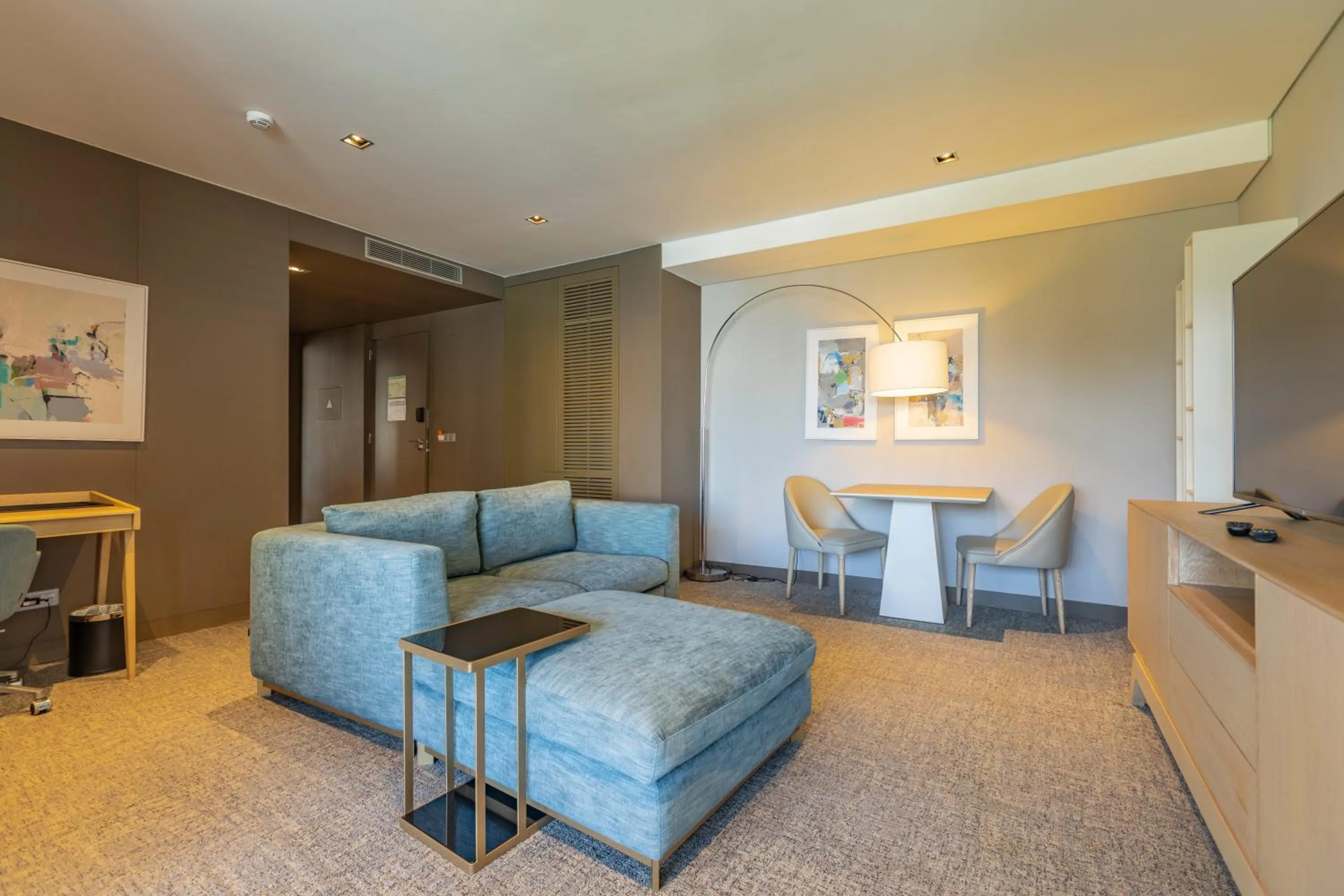 Living room in Montebelo Girassol Maputo Hotel