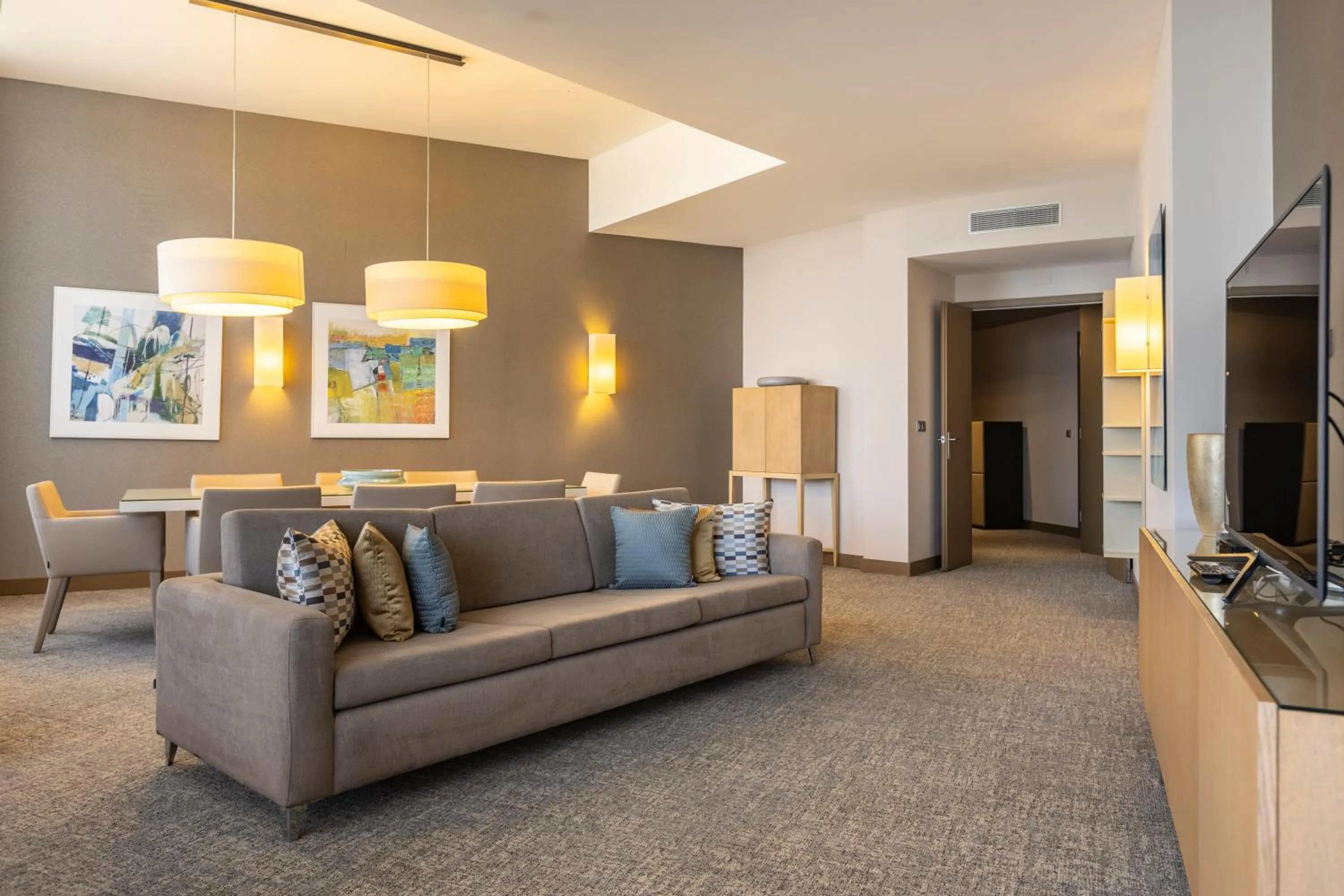 TV and multimedia in Montebelo Girassol Maputo Hotel