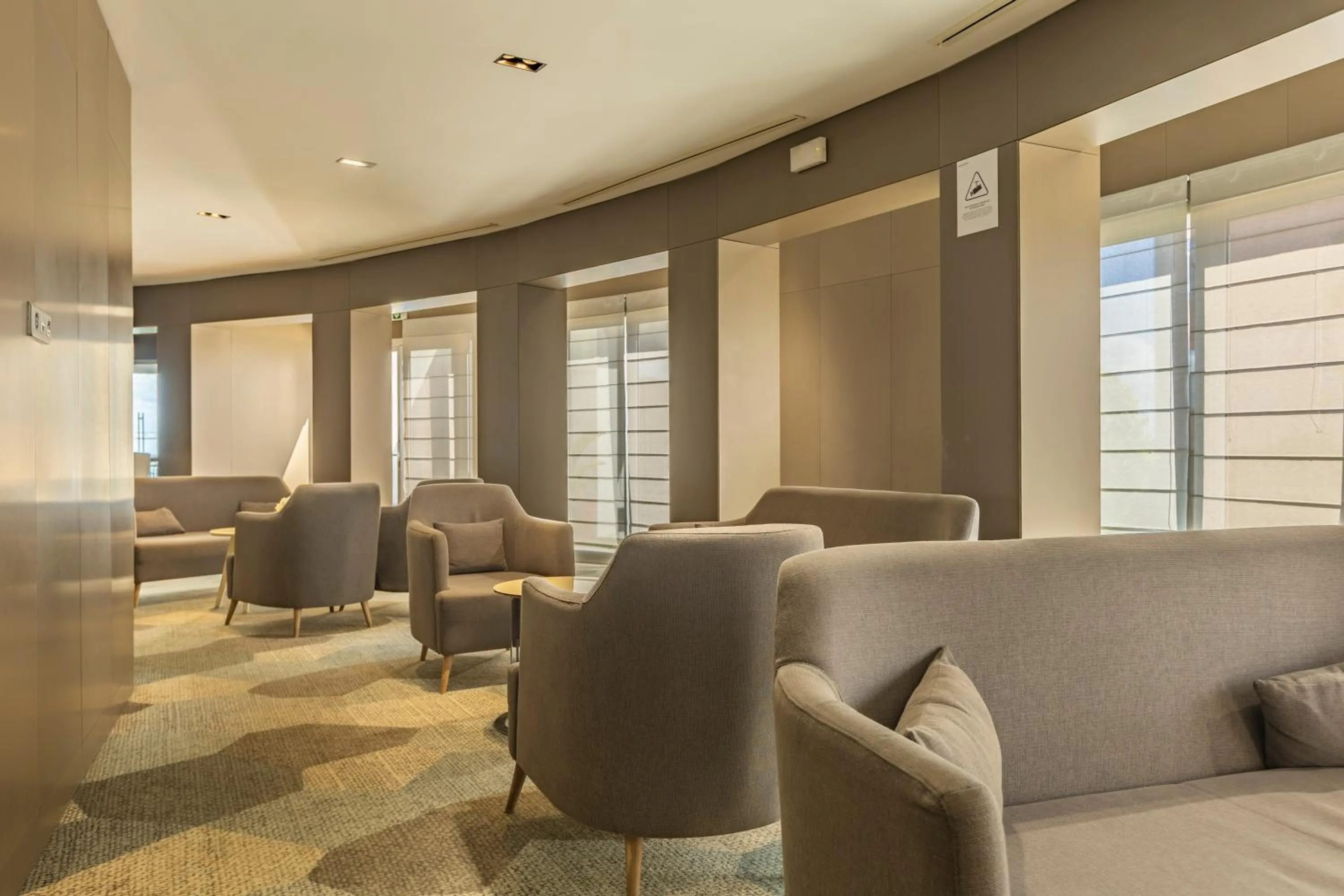 Lounge or bar in Montebelo Girassol Maputo Hotel