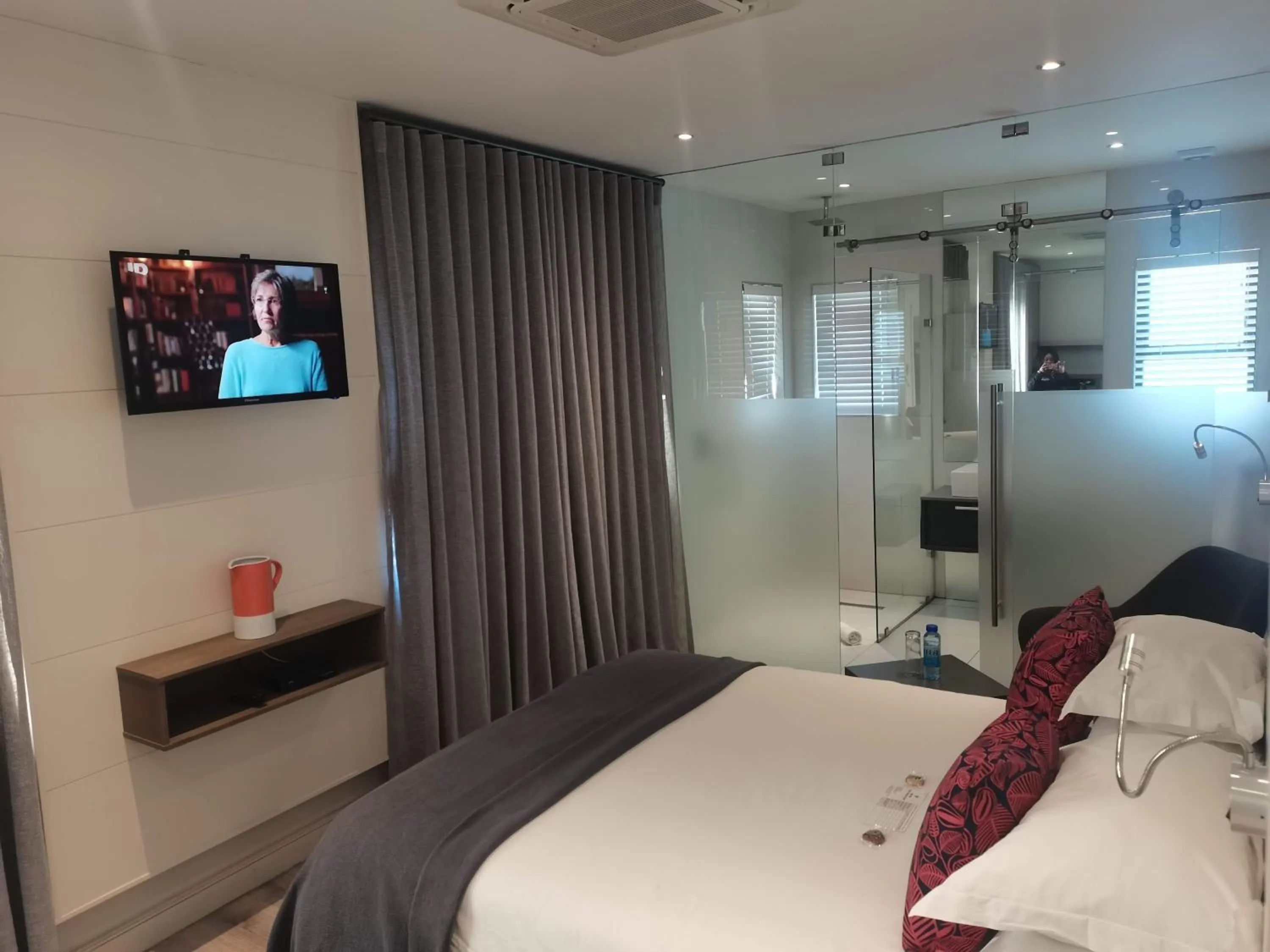 TV and multimedia, Bed in The Paralian Exclusive Guest House