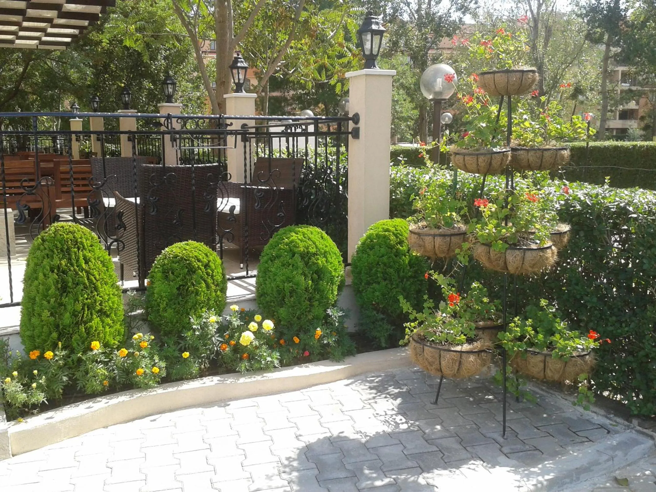 Garden in Hotel Seasons 3