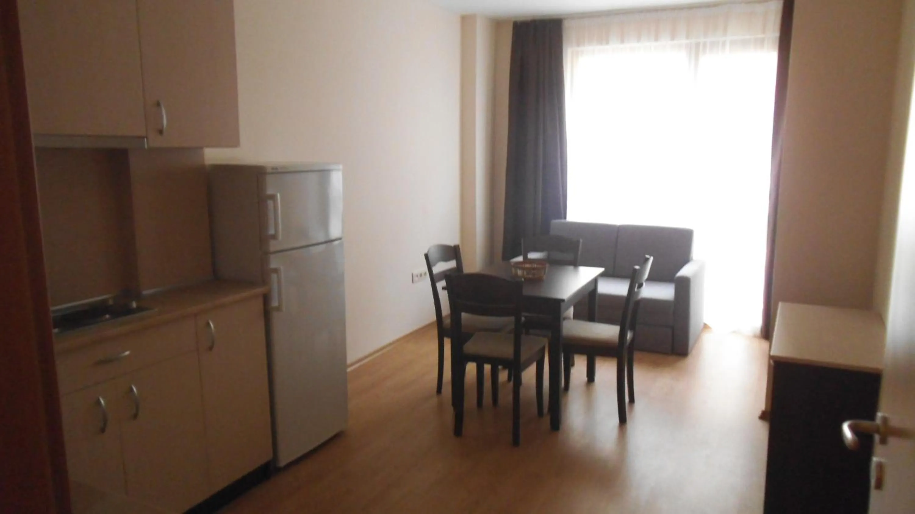 Dining area in Hotel Seasons 3
