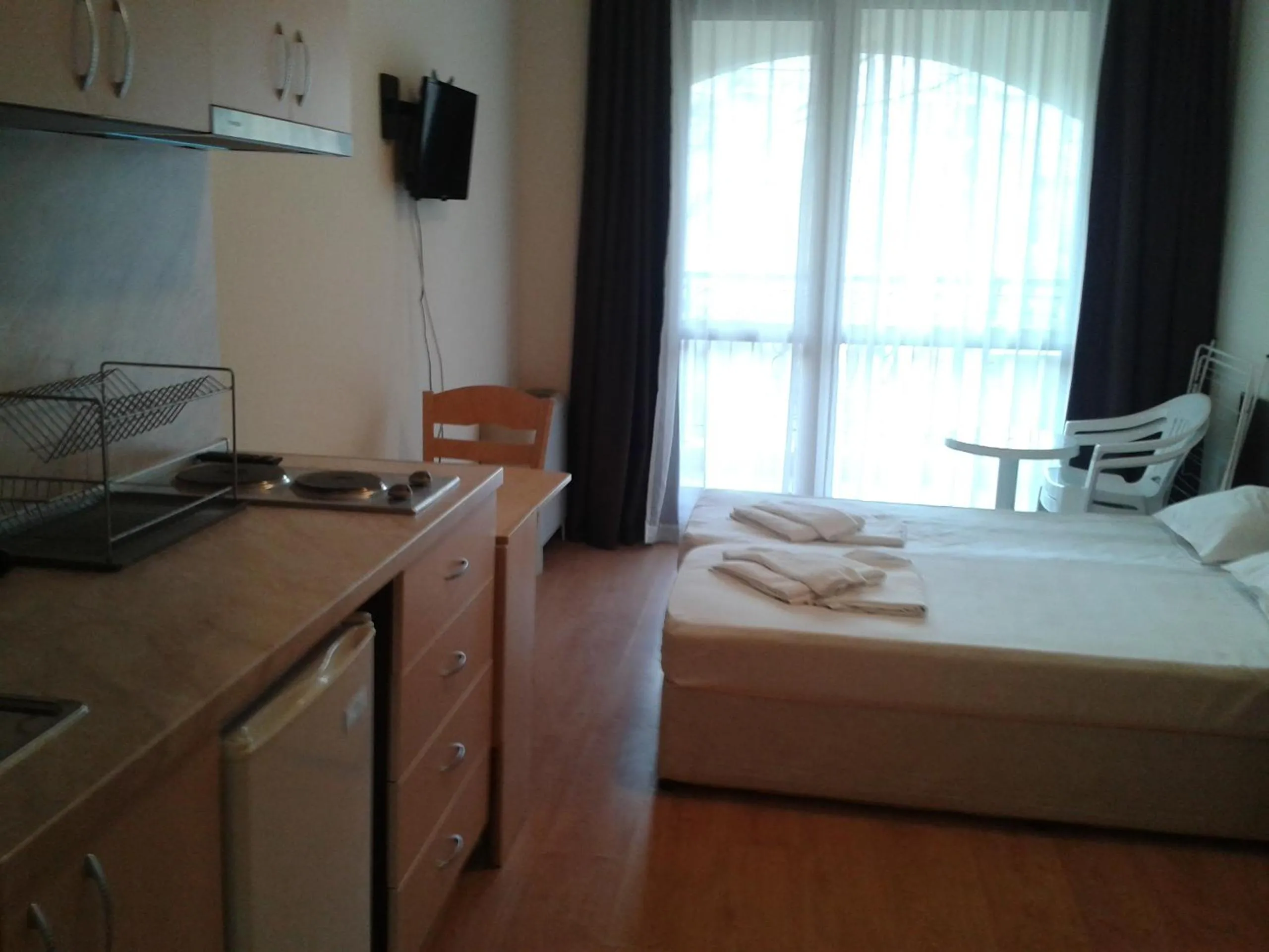 Bedroom, Bed in Hotel Seasons 3