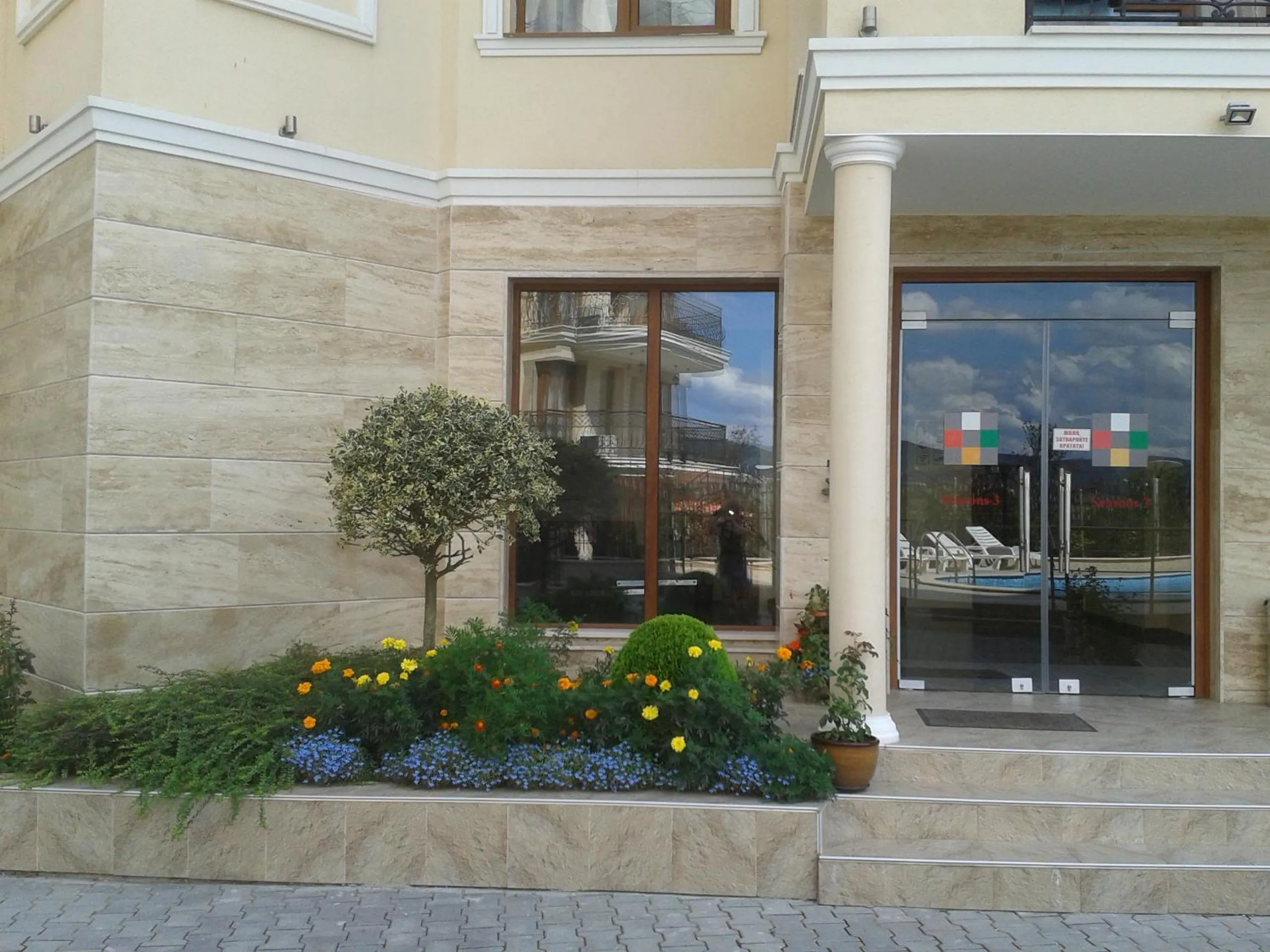 Property building in Hotel Seasons 3